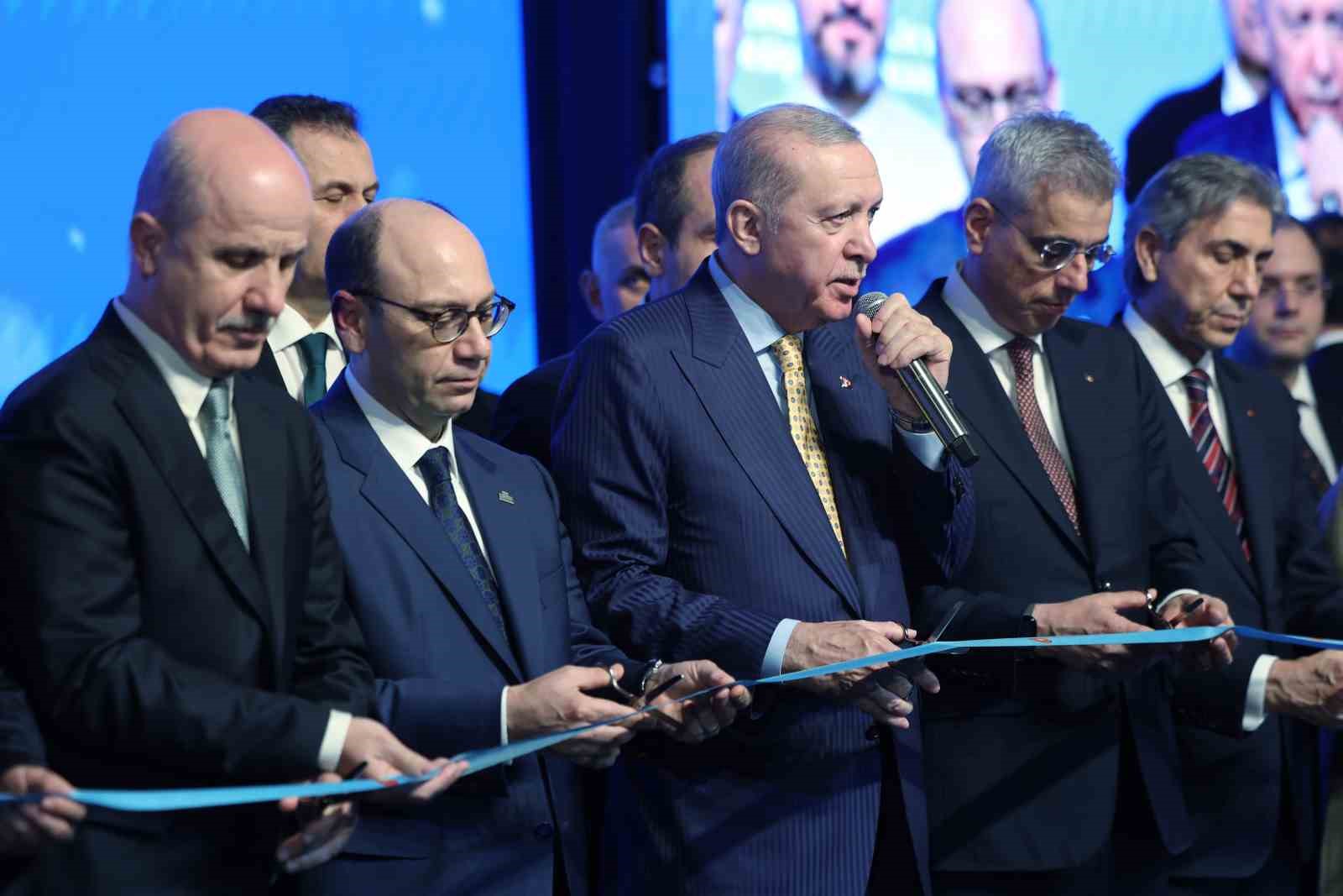 Cumhurbaşkanı Erdoğan, Cerrahpaşa Tıp Fakültesi Hastanesi inşaatında inceleme yaptı
