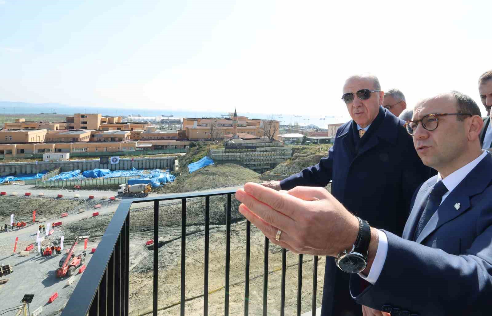 Cumhurbaşkanı Erdoğan, Cerrahpaşa Tıp Fakültesi Hastanesi inşaatında inceleme yaptı
