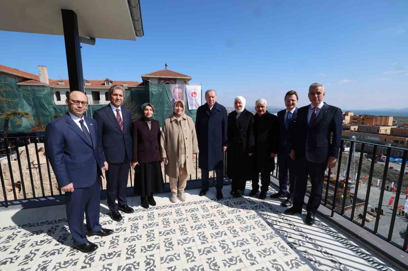 Cumhurbaşkanı Erdoğan, Cerrahpaşa Tıp Fakültesi Hastanesi inşaatında inceleme yaptı

