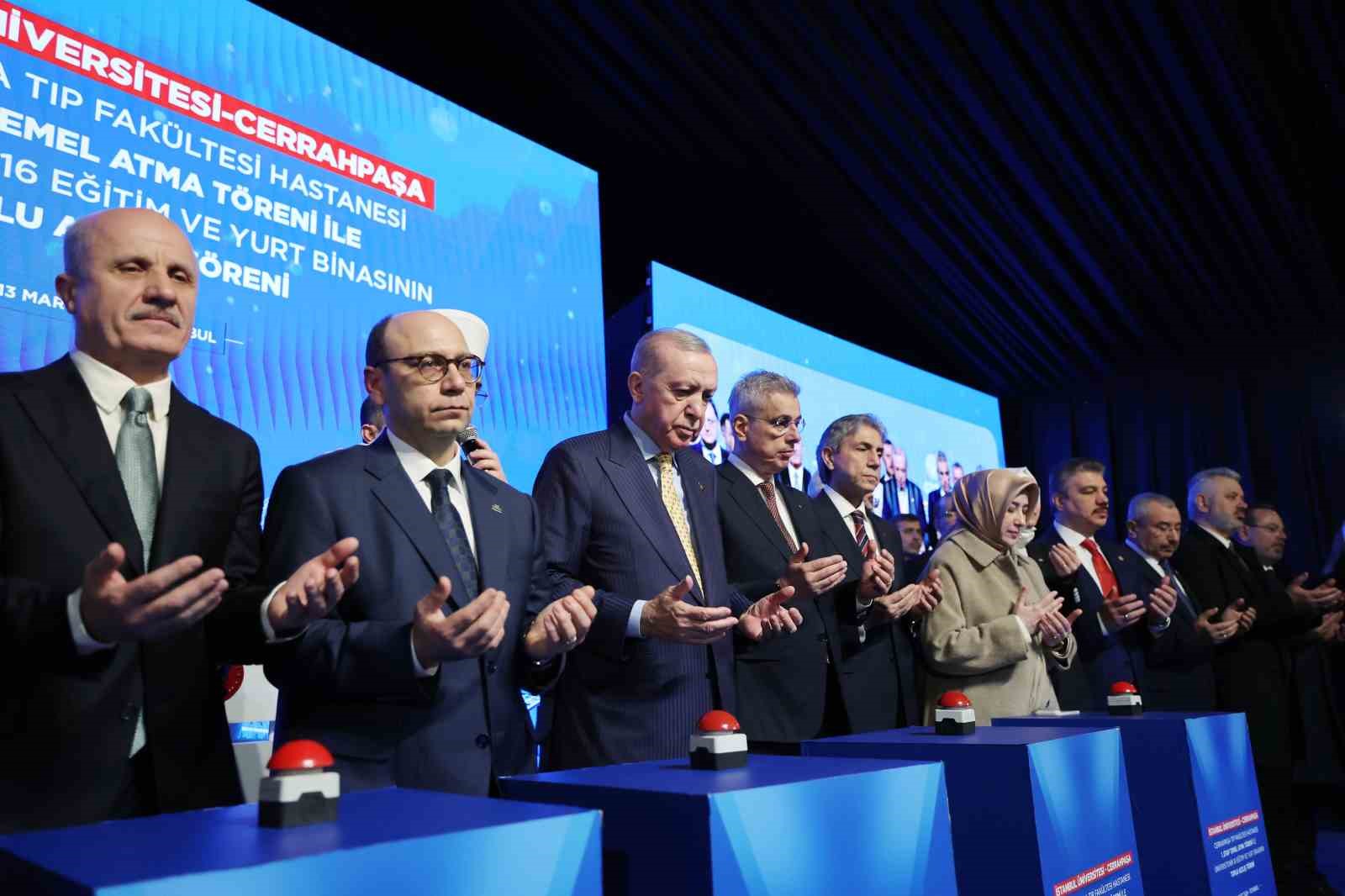 Cumhurbaşkanı Erdoğan, Cerrahpaşa Tıp Fakültesi Hastanesi inşaatında inceleme yaptı
