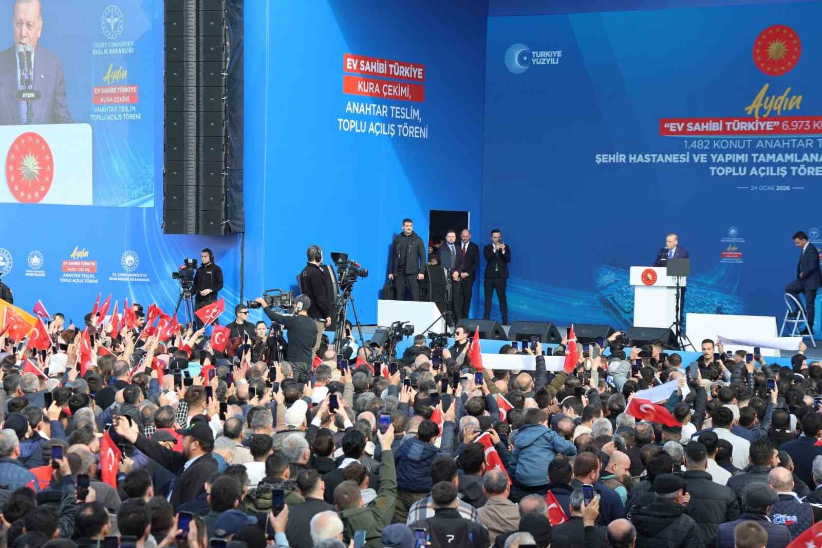 Cumhurbaşkanı Erdoğan: "Çıldır Havalimanı ticari uçuşlara açacağız"
Cumhurbaşkanı Erdoğan: "Çıldır Havalimanı ticari uçuşlara açacağız"