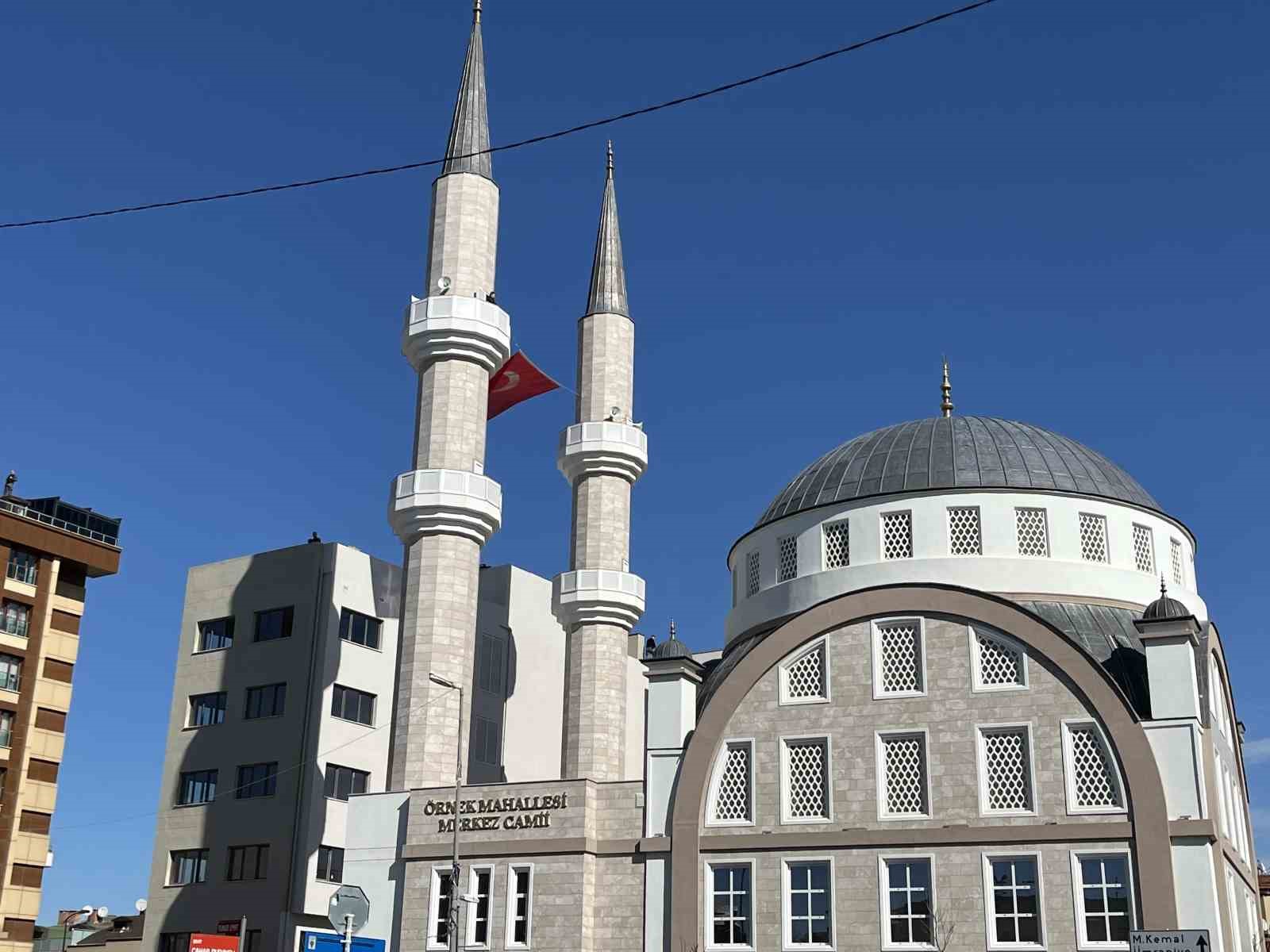 Cumhurbaşkanı Erdoğan, cuma namazını Ataşehir’de eda etti
