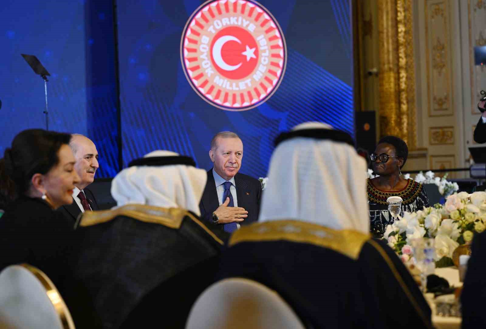 Cumhurbaşkanı Erdoğan: "Diplomasi ve müzakerenin yerini füze ve bombaların aldığı böyle bir ortamda kimse güvende değildir"
Cumhurbaşkanı Erdoğan: "Diplomasi ve müzakerenin yerini füze ve bombaların aldığı böyle bir ortamda kimse güvende değildir"