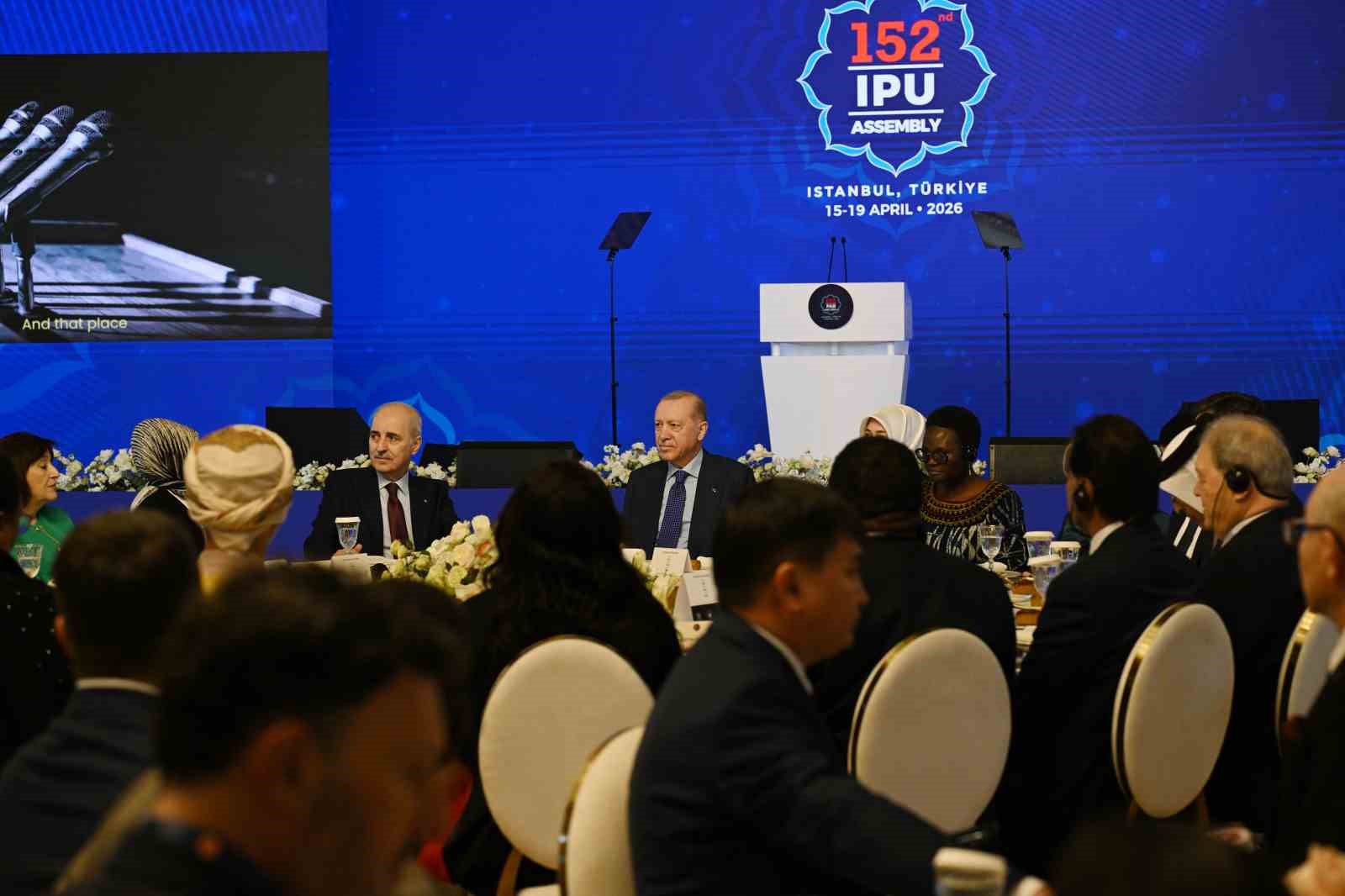 Cumhurbaşkanı Erdoğan: "Diplomasi ve müzakerenin yerini füze ve bombaların aldığı böyle bir ortamda kimse güvende değildir"
Cumhurbaşkanı Erdoğan: "Diplomasi ve müzakerenin yerini füze ve bombaların aldığı böyle bir ortamda kimse güvende değildir"