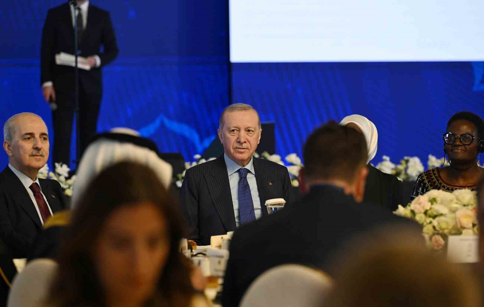 Cumhurbaşkanı Erdoğan: "Diplomasi ve müzakerenin yerini füze ve bombaların aldığı böyle bir ortamda kimse güvende değildir"
Cumhurbaşkanı Erdoğan: "Diplomasi ve müzakerenin yerini füze ve bombaların aldığı böyle bir ortamda kimse güvende değildir"