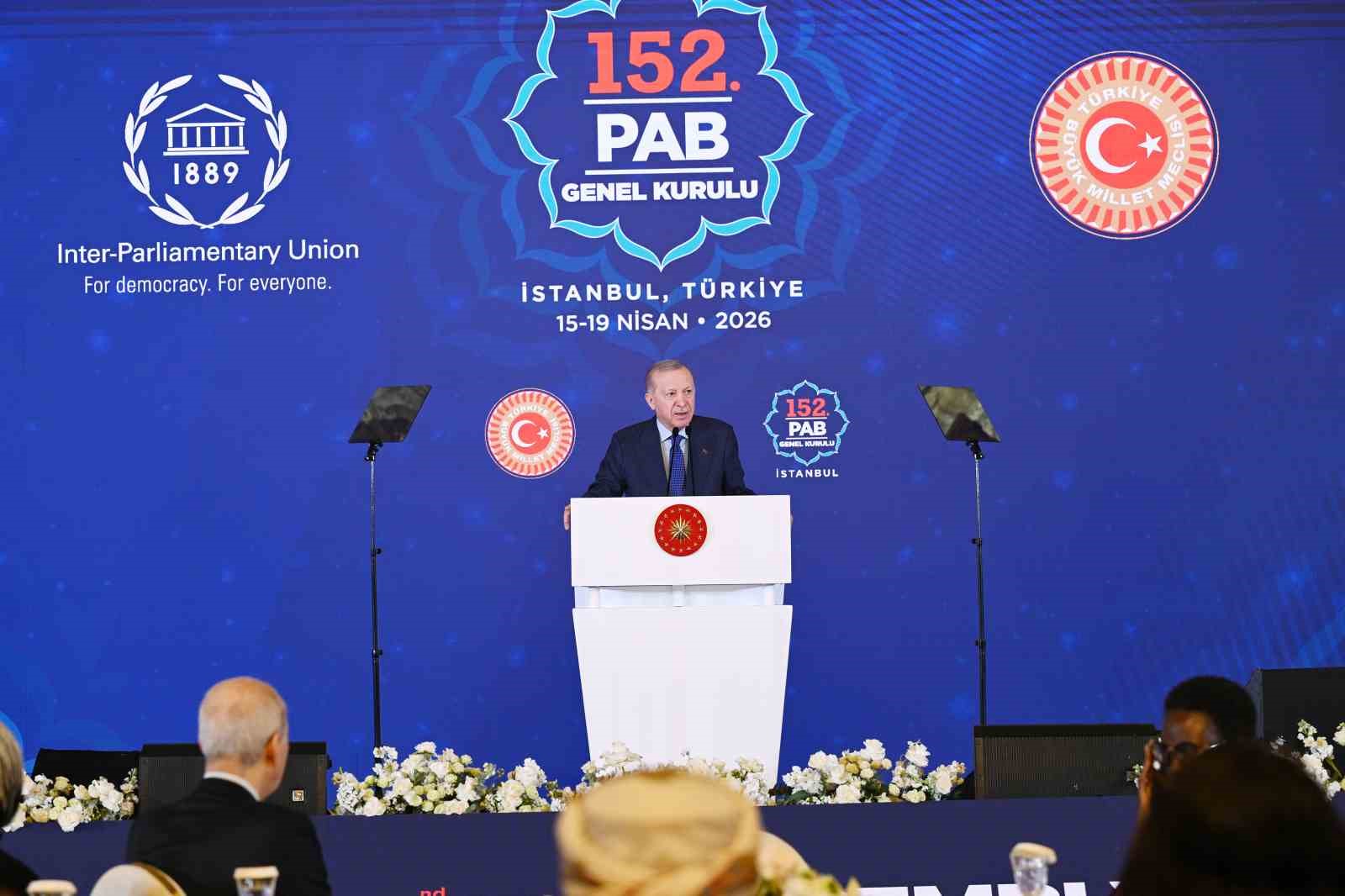 Cumhurbaşkanı Erdoğan: "Diplomasi ve müzakerenin yerini füze ve bombaların aldığı böyle bir ortamda kimse güvende değildir"
Cumhurbaşkanı Erdoğan: "Diplomasi ve müzakerenin yerini füze ve bombaların aldığı böyle bir ortamda kimse güvende değildir"