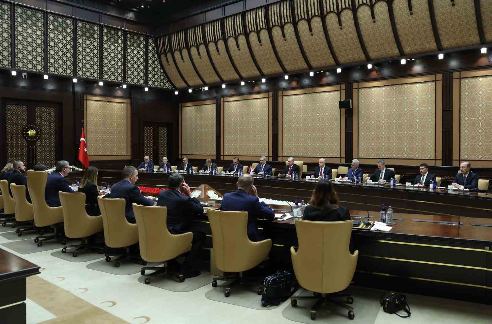 Cumhurbaşkanı Erdoğan: "Dünyada belirsizliğin arttığı dönemde Türkiye olarak çevremizde ve ötesinde barışın ve huzurun tesisi için var gücümüzle çalışıyoruz"
