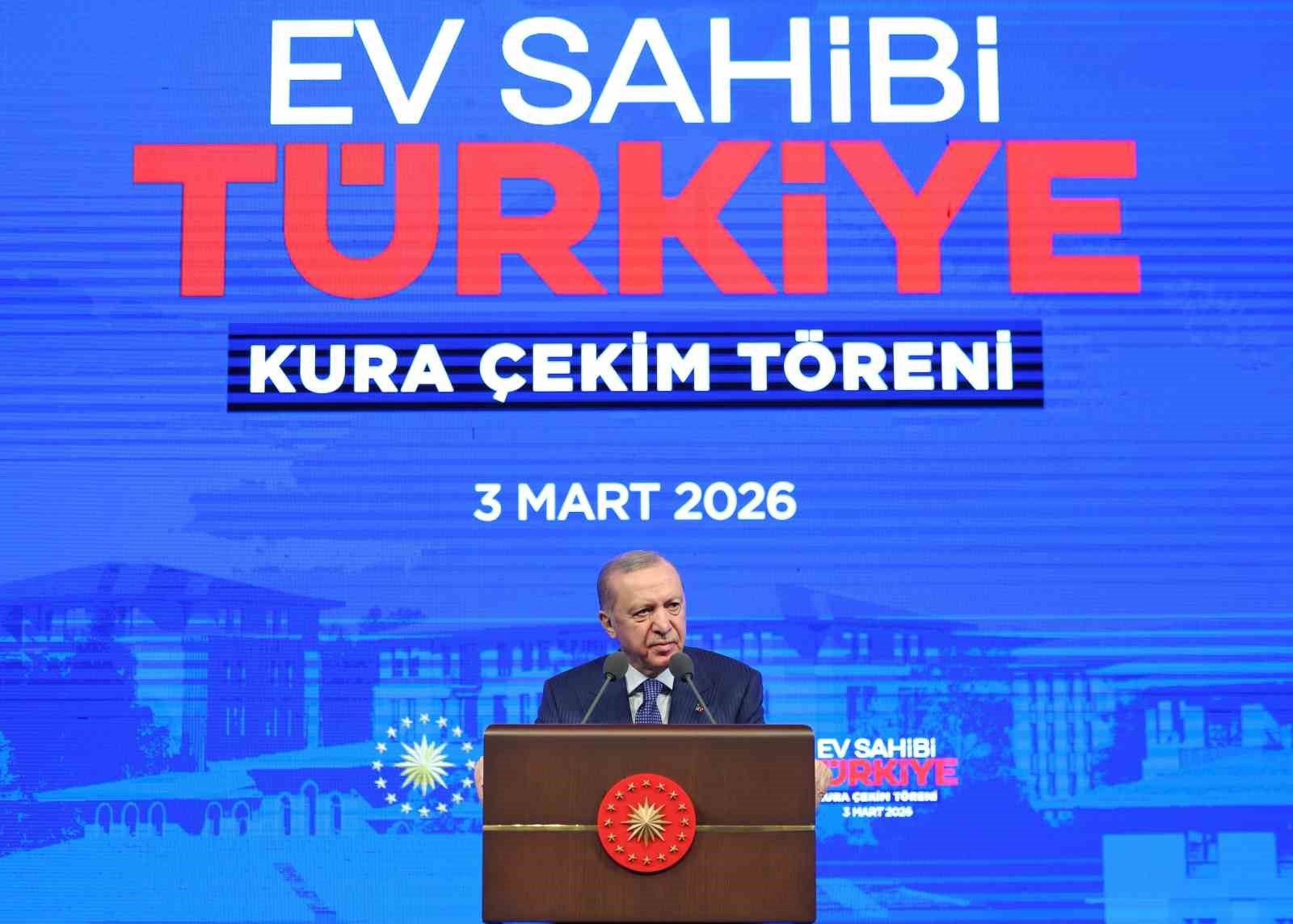Cumhurbaşkanı Erdoğan: "Elleri öpülesi öğretmenlerimize yönelik şiddetin hiçbir gerekçesi hiçbir mazereti olamaz"
Cumhurbaşkanı Erdoğan: "Elleri öpülesi öğretmenlerimize yönelik şiddetin hiçbir gerekçesi hiçbir mazereti olamaz"