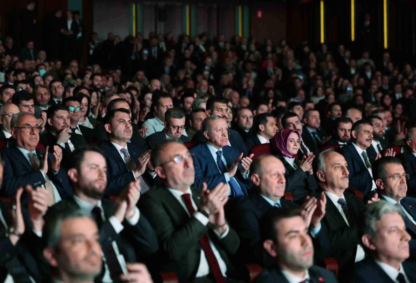 Cumhurbaşkanı Erdoğan: "Elleri öpülesi öğretmenlerimize yönelik şiddetin hiçbir gerekçesi hiçbir mazereti olamaz"
Cumhurbaşkanı Erdoğan: "Elleri öpülesi öğretmenlerimize yönelik şiddetin hiçbir gerekçesi hiçbir mazereti olamaz"