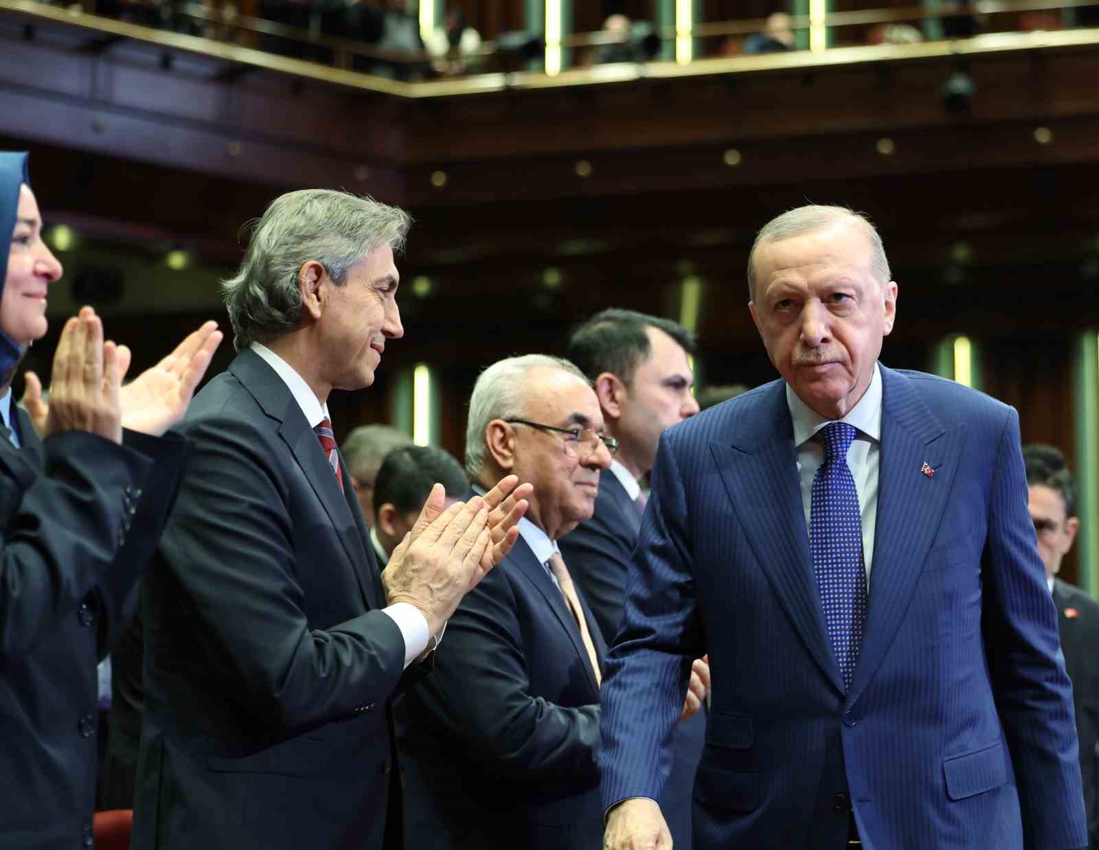 Cumhurbaşkanı Erdoğan: "Elleri öpülesi öğretmenlerimize yönelik şiddetin hiçbir gerekçesi hiçbir mazereti olamaz"
Cumhurbaşkanı Erdoğan: "Elleri öpülesi öğretmenlerimize yönelik şiddetin hiçbir gerekçesi hiçbir mazereti olamaz"