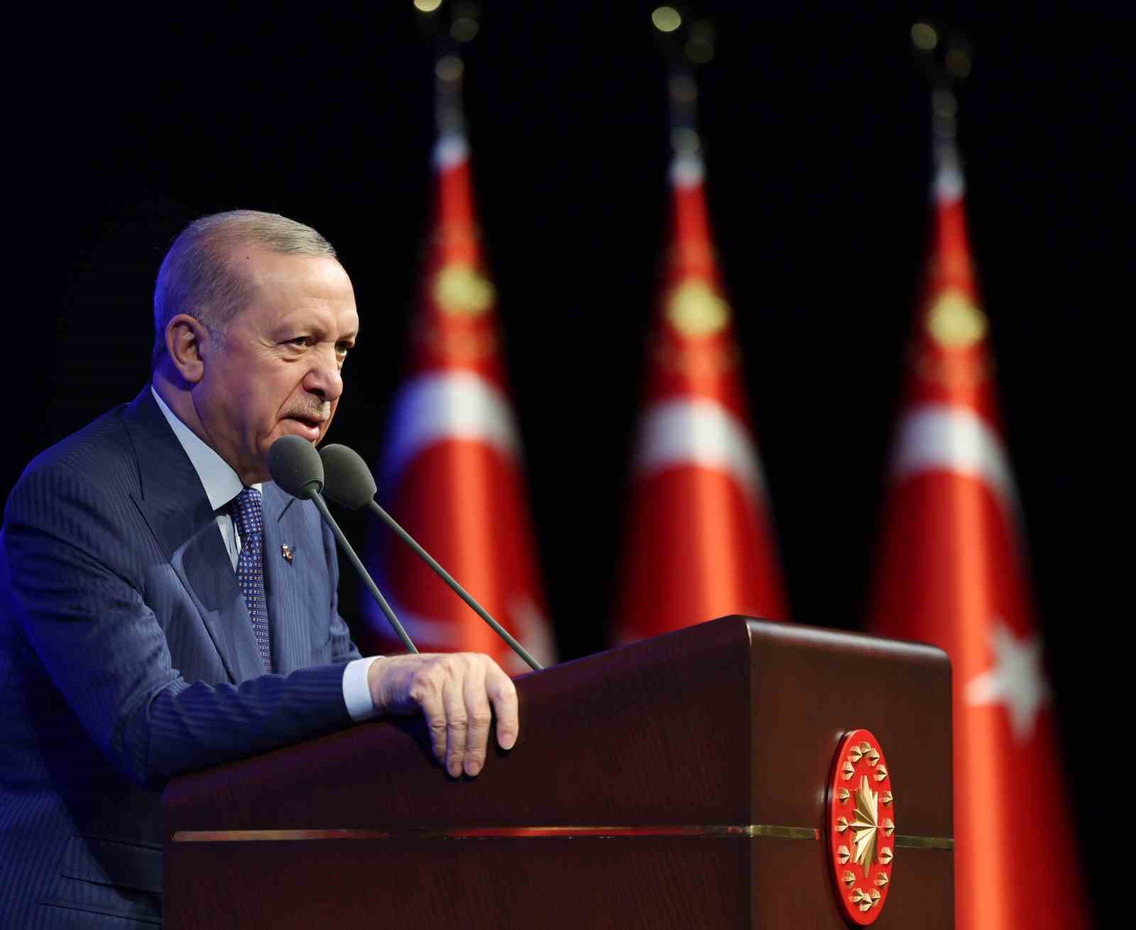 Cumhurbaşkanı Erdoğan: "Elleri öpülesi öğretmenlerimize yönelik şiddetin hiçbir gerekçesi hiçbir mazereti olamaz"
Cumhurbaşkanı Erdoğan: "Elleri öpülesi öğretmenlerimize yönelik şiddetin hiçbir gerekçesi hiçbir mazereti olamaz"