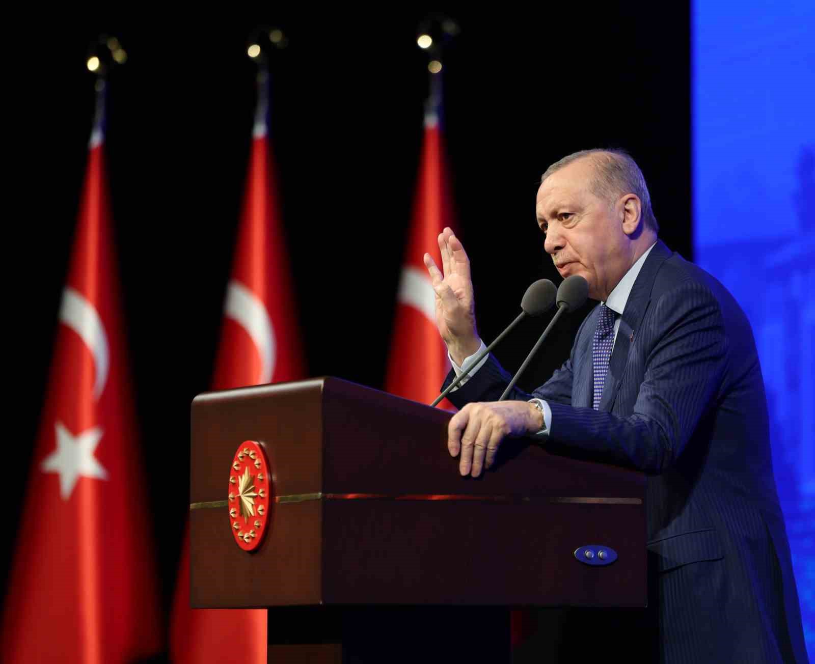 Cumhurbaşkanı Erdoğan: "Elleri öpülesi öğretmenlerimize yönelik şiddetin hiçbir gerekçesi hiçbir mazereti olamaz"
Cumhurbaşkanı Erdoğan: "Elleri öpülesi öğretmenlerimize yönelik şiddetin hiçbir gerekçesi hiçbir mazereti olamaz"