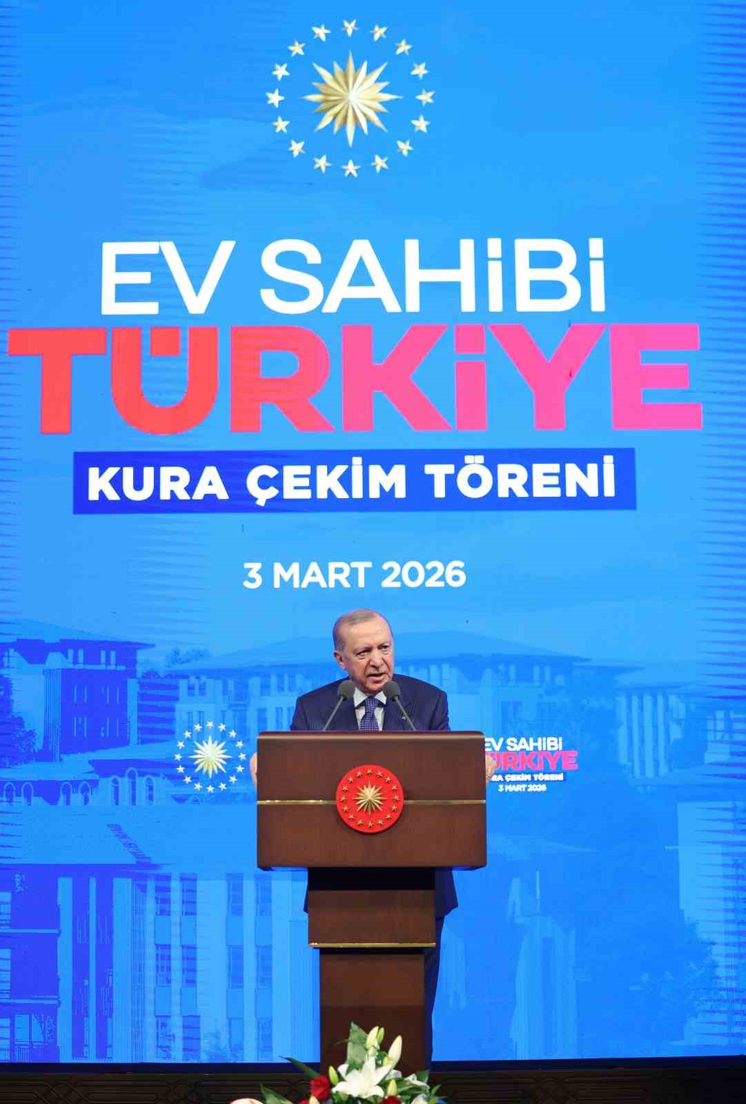 Cumhurbaşkanı Erdoğan: "Elleri öpülesi öğretmenlerimize yönelik şiddetin hiçbir gerekçesi hiçbir mazereti olamaz"
Cumhurbaşkanı Erdoğan: "Elleri öpülesi öğretmenlerimize yönelik şiddetin hiçbir gerekçesi hiçbir mazereti olamaz"