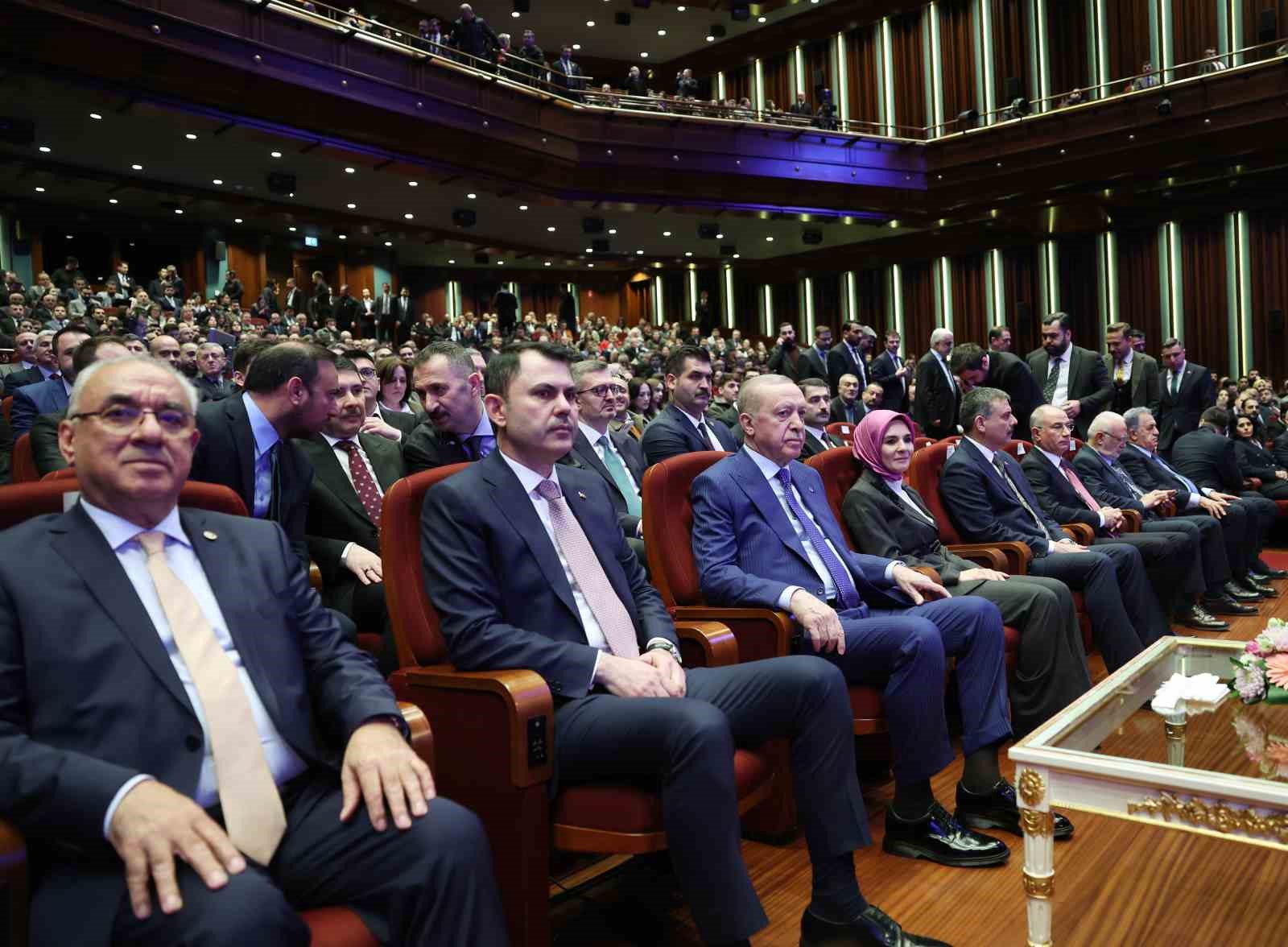 Cumhurbaşkanı Erdoğan: "Elleri öpülesi öğretmenlerimize yönelik şiddetin hiçbir gerekçesi hiçbir mazereti olamaz"
Cumhurbaşkanı Erdoğan: "Elleri öpülesi öğretmenlerimize yönelik şiddetin hiçbir gerekçesi hiçbir mazereti olamaz"