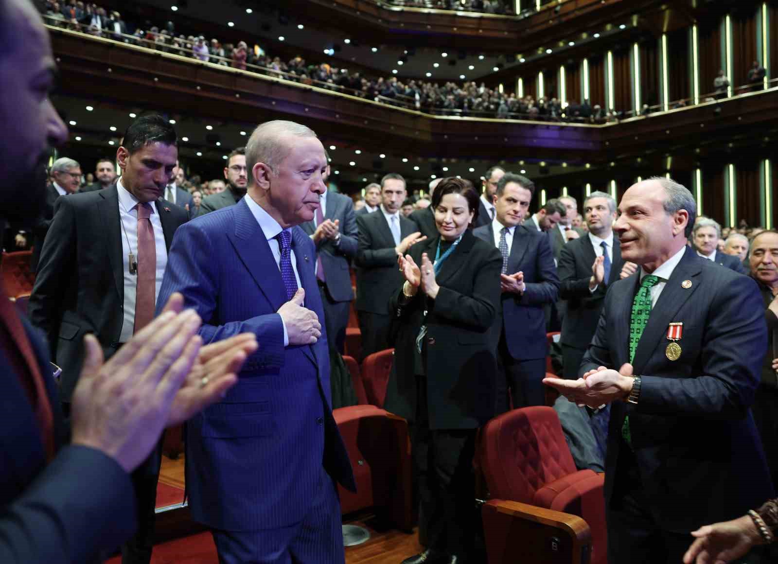 Cumhurbaşkanı Erdoğan: "Elleri öpülesi öğretmenlerimize yönelik şiddetin hiçbir gerekçesi hiçbir mazereti olamaz"
Cumhurbaşkanı Erdoğan: "Elleri öpülesi öğretmenlerimize yönelik şiddetin hiçbir gerekçesi hiçbir mazereti olamaz"