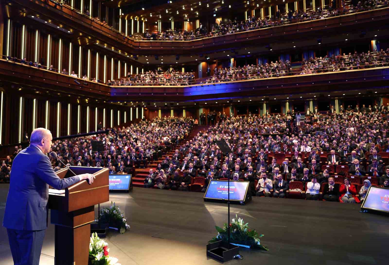 Cumhurbaşkanı Erdoğan: "Elleri öpülesi öğretmenlerimize yönelik şiddetin hiçbir gerekçesi hiçbir mazereti olamaz"
Cumhurbaşkanı Erdoğan: "Elleri öpülesi öğretmenlerimize yönelik şiddetin hiçbir gerekçesi hiçbir mazereti olamaz"