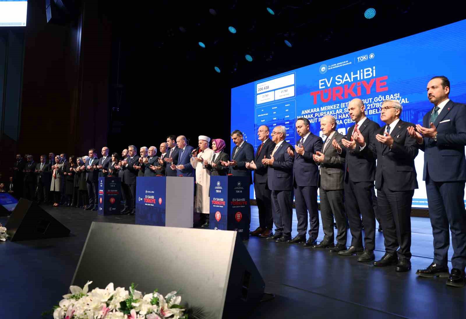 Cumhurbaşkanı Erdoğan: "Elleri öpülesi öğretmenlerimize yönelik şiddetin hiçbir gerekçesi hiçbir mazereti olamaz"
Cumhurbaşkanı Erdoğan: "Elleri öpülesi öğretmenlerimize yönelik şiddetin hiçbir gerekçesi hiçbir mazereti olamaz"