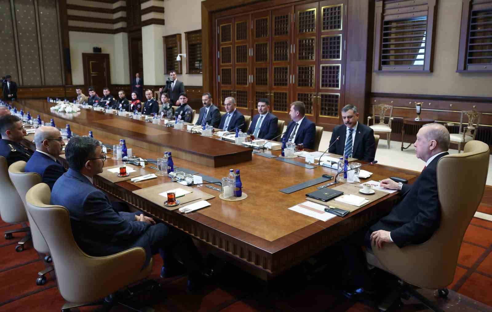 Cumhurbaşkanı Erdoğan: "Emniyet teşkilatımız, suç ve suçluların tamamına karşı gözünü kırpmadan mücadele ediyor"
