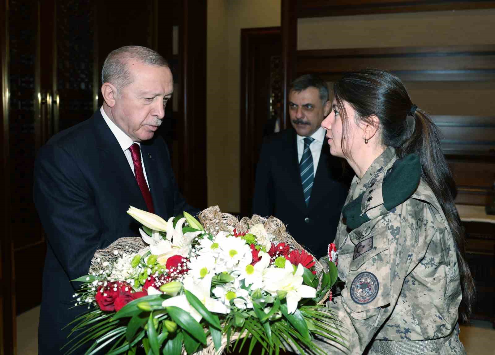 Cumhurbaşkanı Erdoğan: "Emniyet teşkilatımız, suç ve suçluların tamamına karşı gözünü kırpmadan mücadele ediyor"
