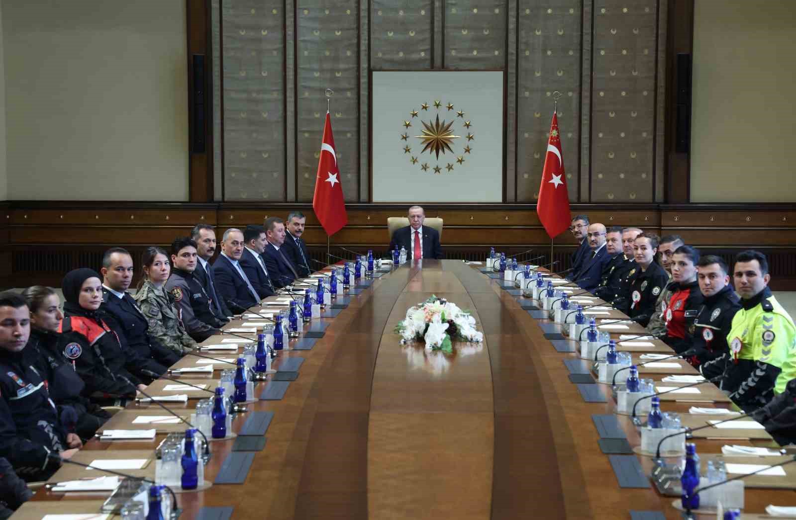 Cumhurbaşkanı Erdoğan: "Emniyet teşkilatımız, suç ve suçluların tamamına karşı gözünü kırpmadan mücadele ediyor"
