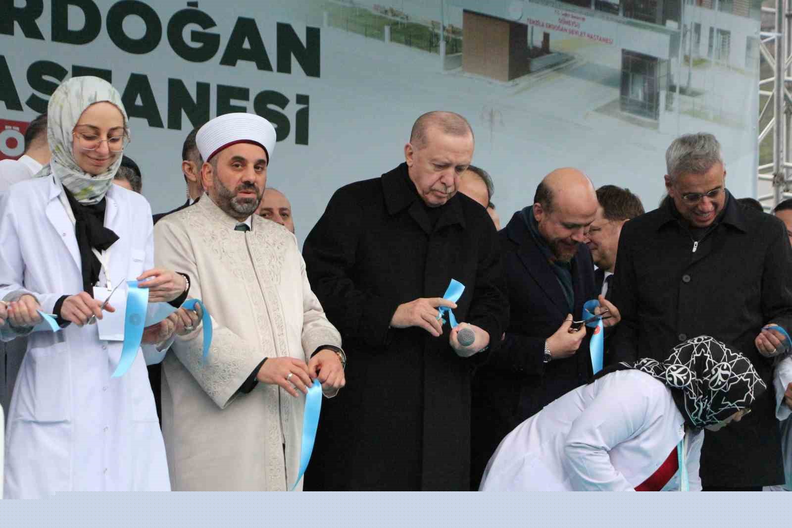 Cumhurbaşkanı Erdoğan: "Etrafımızda füzeler uçuşuyor ama ana muhalefetin umurunda bile değil"
Cumhurbaşkanı Erdoğan: "Etrafımızda füzeler uçuşuyor ama ana muhalefetin umurunda bile değil"