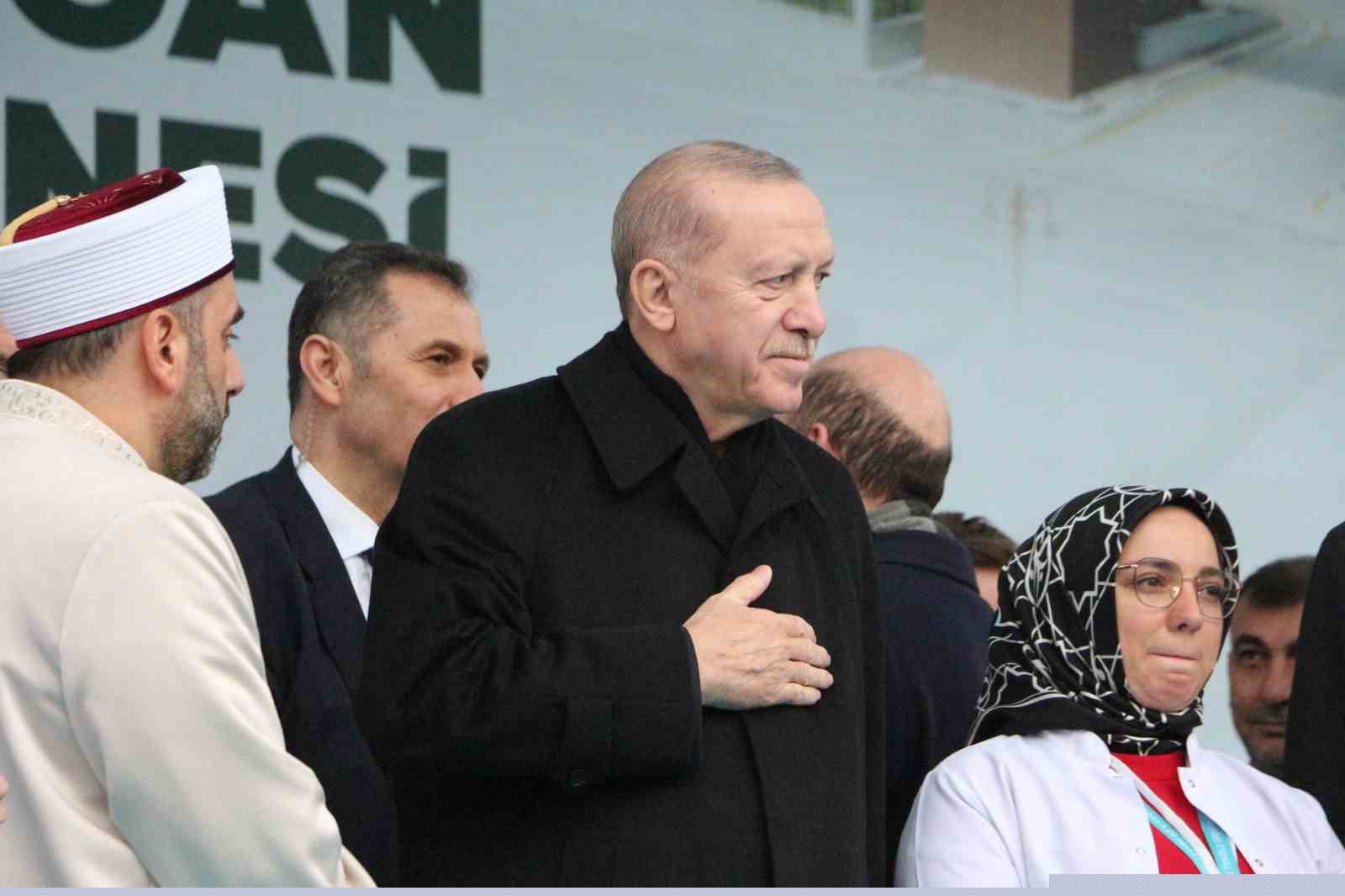 Cumhurbaşkanı Erdoğan: "Etrafımızda füzeler uçuşuyor ama ana muhalefetin umurunda bile değil"
Cumhurbaşkanı Erdoğan: "Etrafımızda füzeler uçuşuyor ama ana muhalefetin umurunda bile değil"