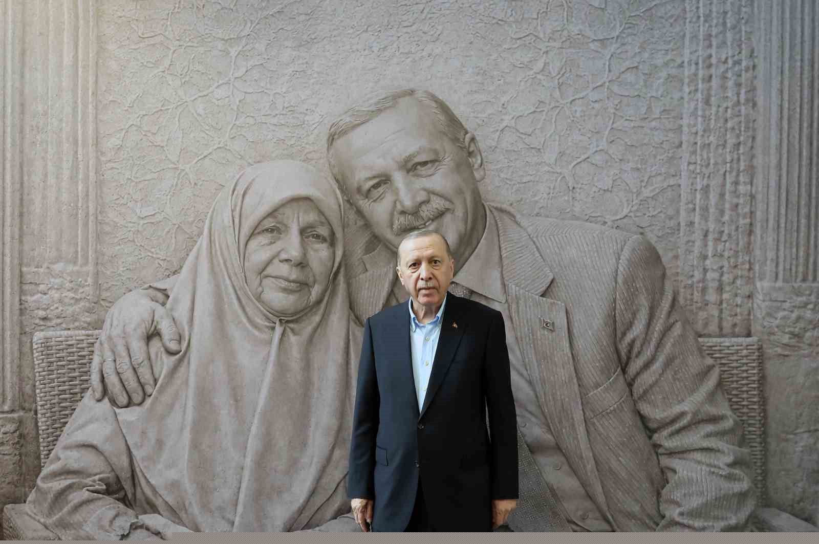 Cumhurbaşkanı Erdoğan: "Etrafımızda füzeler uçuşuyor ama ana muhalefetin umurunda bile değil"
Cumhurbaşkanı Erdoğan: "Etrafımızda füzeler uçuşuyor ama ana muhalefetin umurunda bile değil"