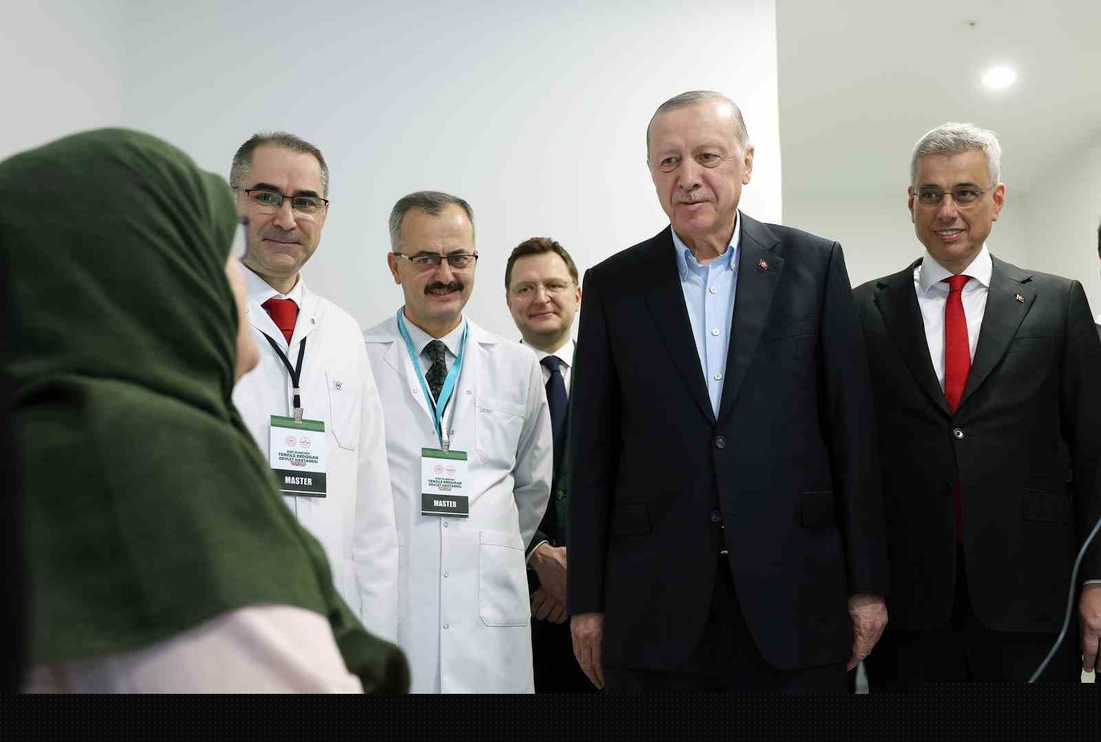 Cumhurbaşkanı Erdoğan: "Etrafımızda füzeler uçuşuyor ama ana muhalefetin umurunda bile değil"
Cumhurbaşkanı Erdoğan: "Etrafımızda füzeler uçuşuyor ama ana muhalefetin umurunda bile değil"