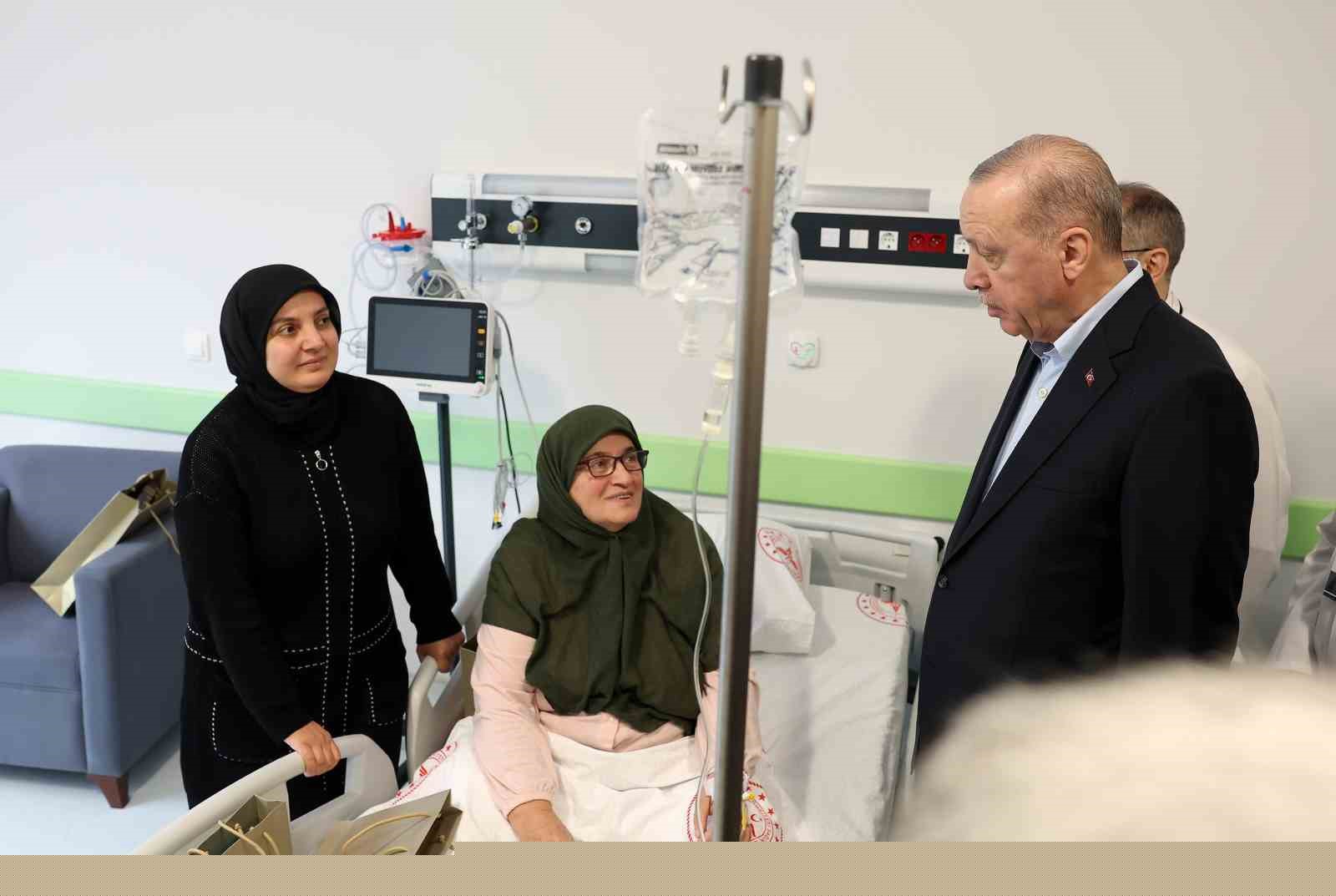 Cumhurbaşkanı Erdoğan: "Etrafımızda füzeler uçuşuyor ama ana muhalefetin umurunda bile değil"
Cumhurbaşkanı Erdoğan: "Etrafımızda füzeler uçuşuyor ama ana muhalefetin umurunda bile değil"