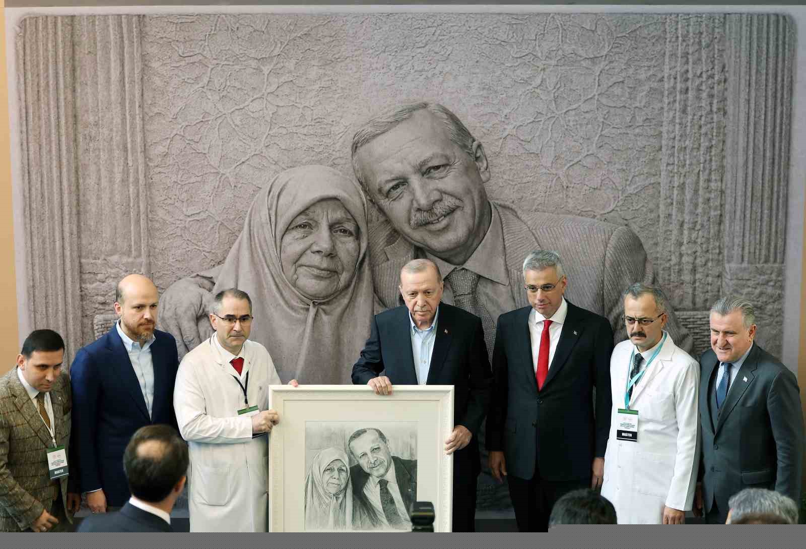 Cumhurbaşkanı Erdoğan: "Etrafımızda füzeler uçuşuyor ama ana muhalefetin umurunda bile değil"
Cumhurbaşkanı Erdoğan: "Etrafımızda füzeler uçuşuyor ama ana muhalefetin umurunda bile değil"