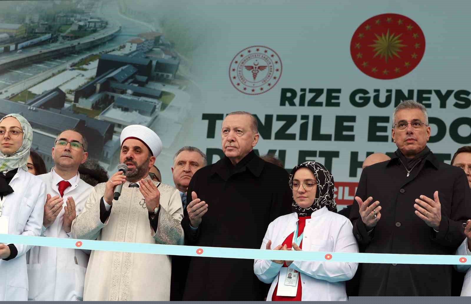 Cumhurbaşkanı Erdoğan: "Etrafımızda füzeler uçuşuyor ama ana muhalefetin umurunda bile değil"
Cumhurbaşkanı Erdoğan: "Etrafımızda füzeler uçuşuyor ama ana muhalefetin umurunda bile değil"