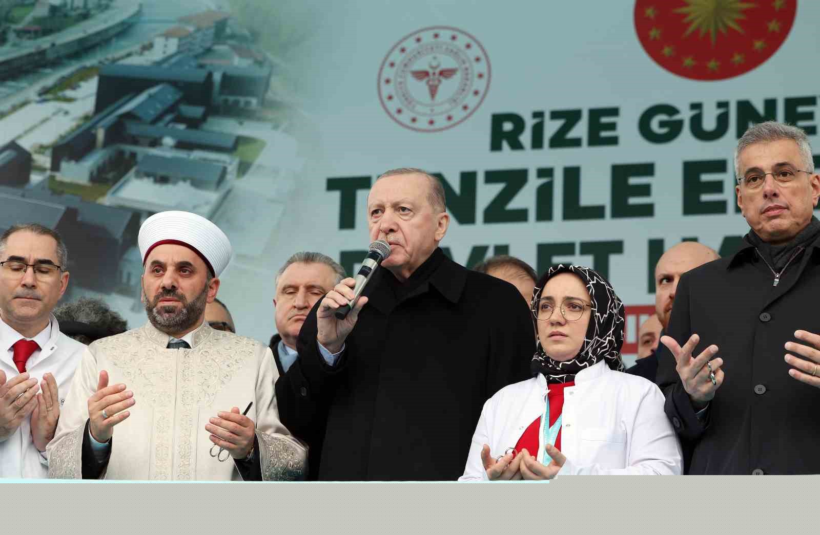 Cumhurbaşkanı Erdoğan: "Etrafımızda füzeler uçuşuyor ama ana muhalefetin umurunda bile değil"
Cumhurbaşkanı Erdoğan: "Etrafımızda füzeler uçuşuyor ama ana muhalefetin umurunda bile değil"