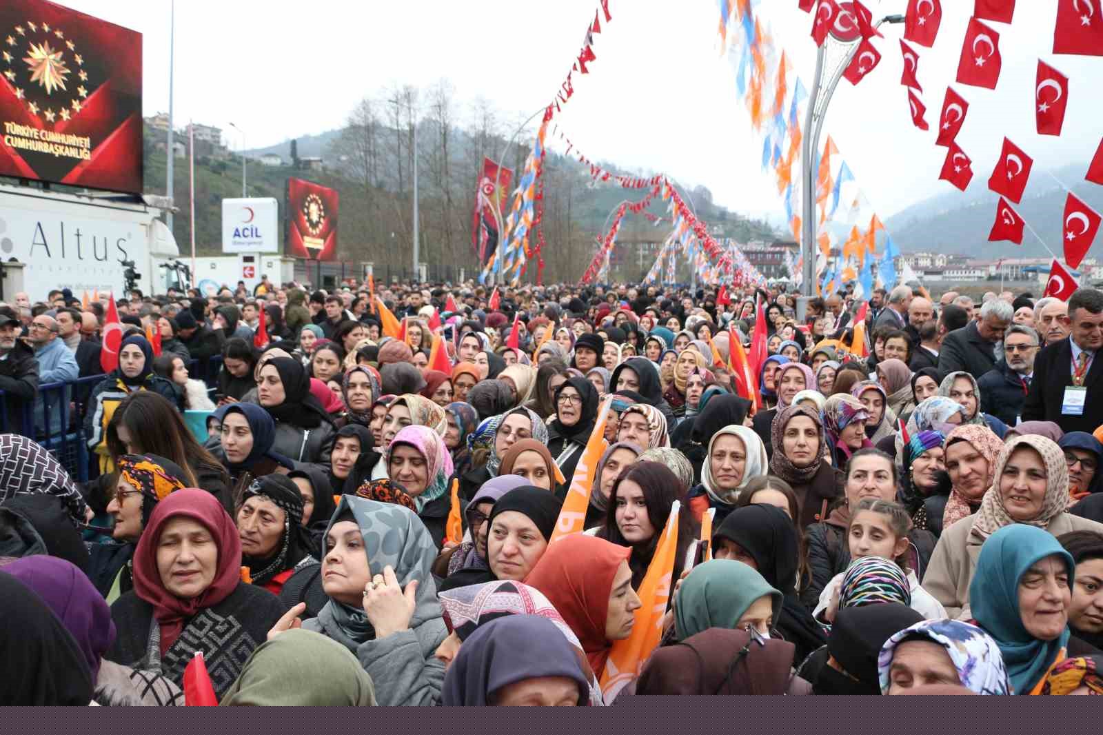Cumhurbaşkanı Erdoğan: "Etrafımızda füzeler uçuşuyor ama ana muhalefetin umurunda bile değil"
Cumhurbaşkanı Erdoğan: "Etrafımızda füzeler uçuşuyor ama ana muhalefetin umurunda bile değil"