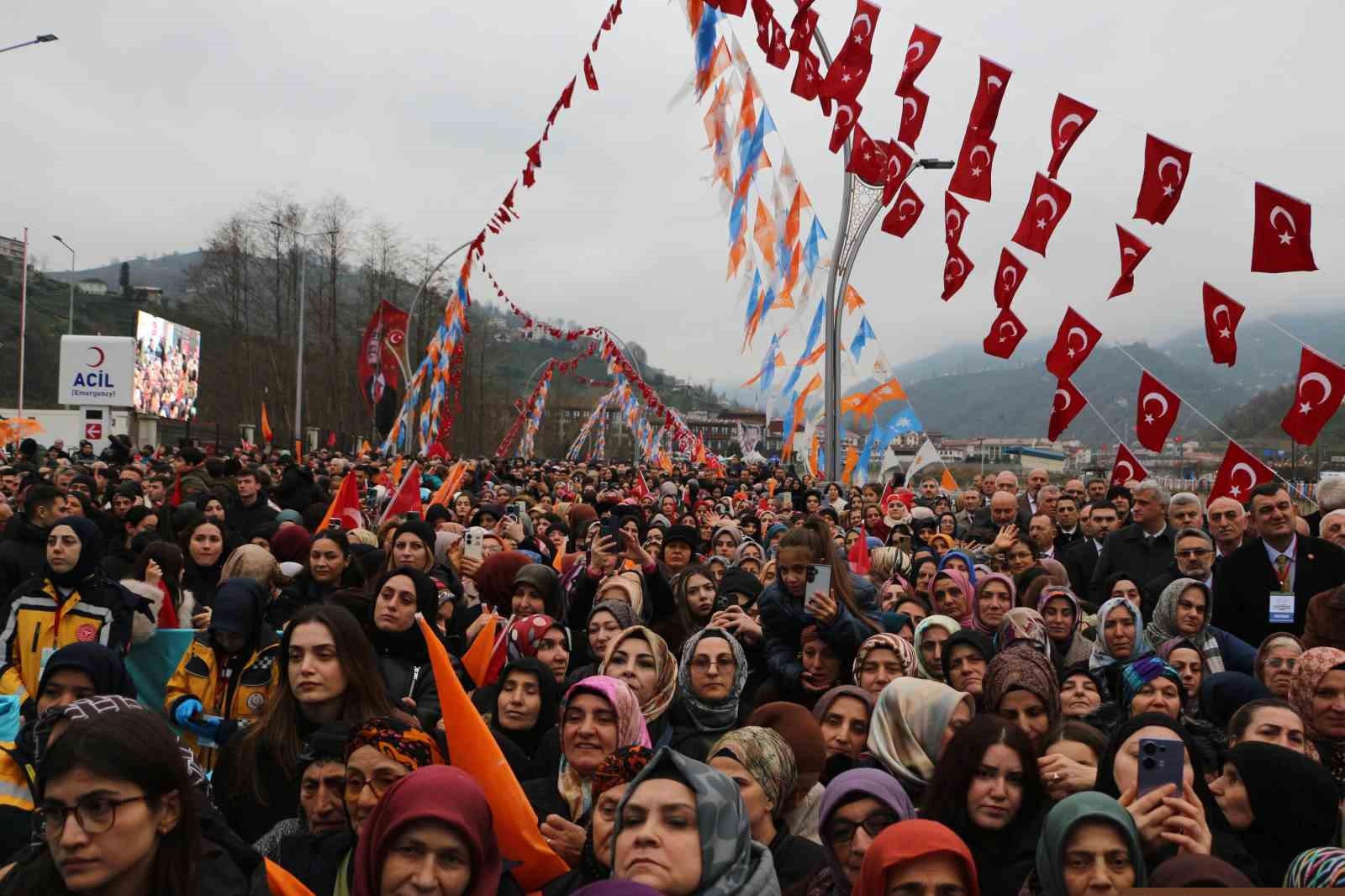 Cumhurbaşkanı Erdoğan: "Etrafımızda füzeler uçuşuyor ama ana muhalefetin umurunda bile değil"
Cumhurbaşkanı Erdoğan: "Etrafımızda füzeler uçuşuyor ama ana muhalefetin umurunda bile değil"