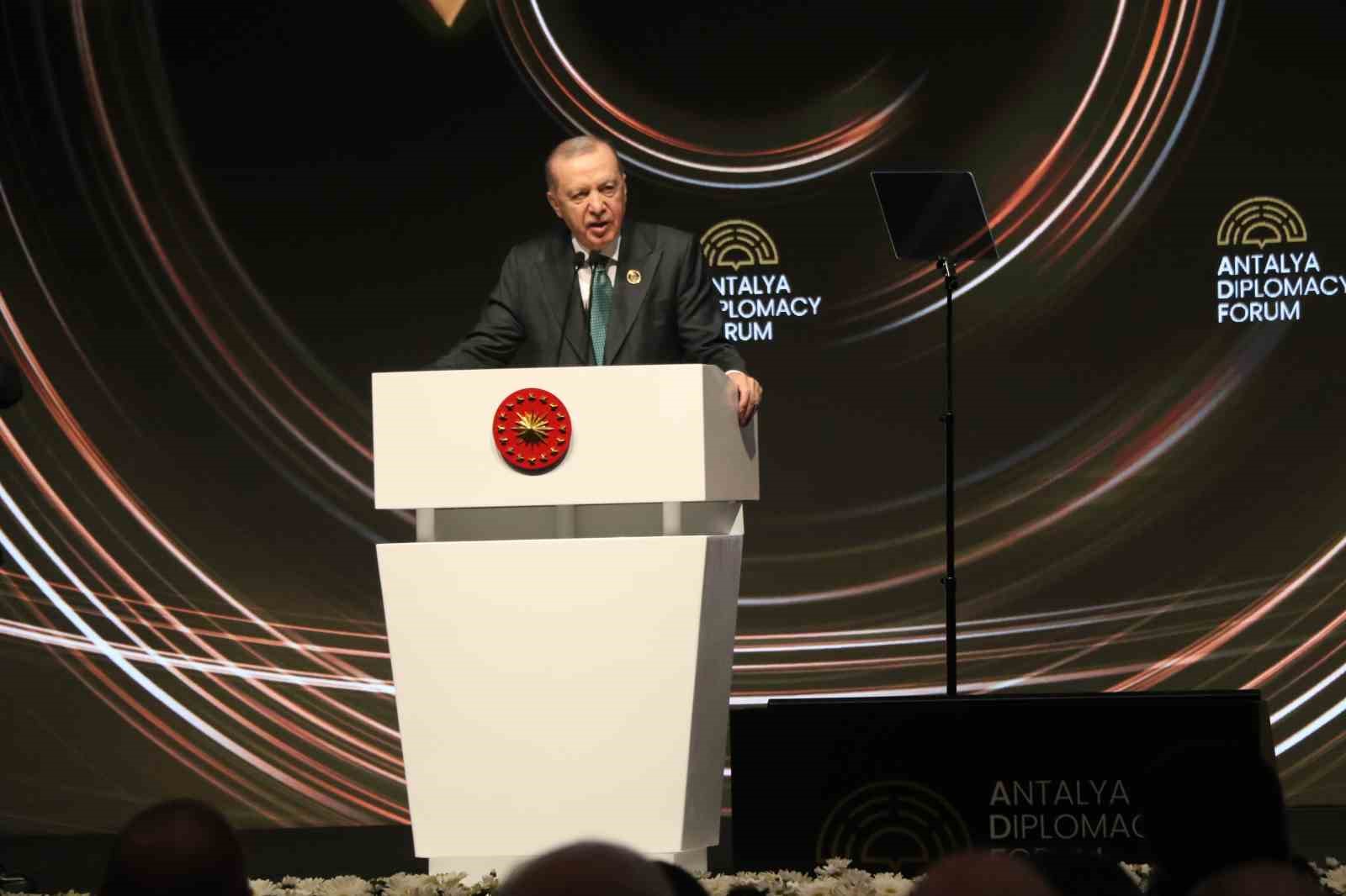 Cumhurbaşkanı Erdoğan: "Gazze’deki soykırım mevcut düzenin neye izin verdiğini göstermiştir"
