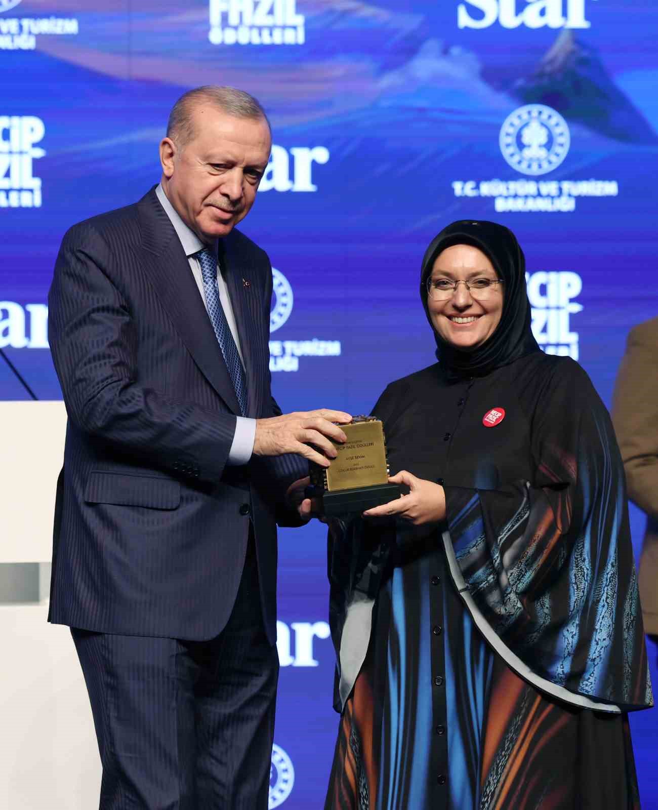 Cumhurbaşkanı Erdoğan: "Gazze’ye konteyner gönderelim diyoruz; ancak Netanyahu denilen bu zalim bu çağrılara asla kulak asmıyor"
