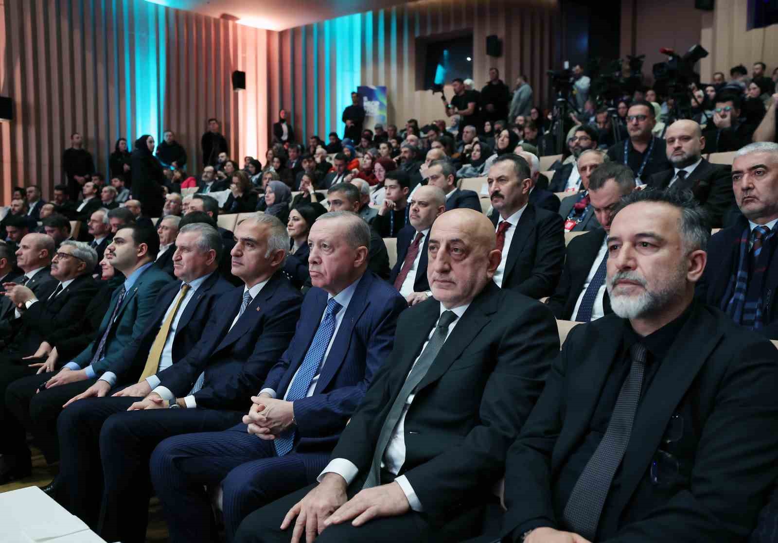 Cumhurbaşkanı Erdoğan: "Gazze’ye konteyner gönderelim diyoruz; ancak Netanyahu denilen bu zalim bu çağrılara asla kulak asmıyor"
