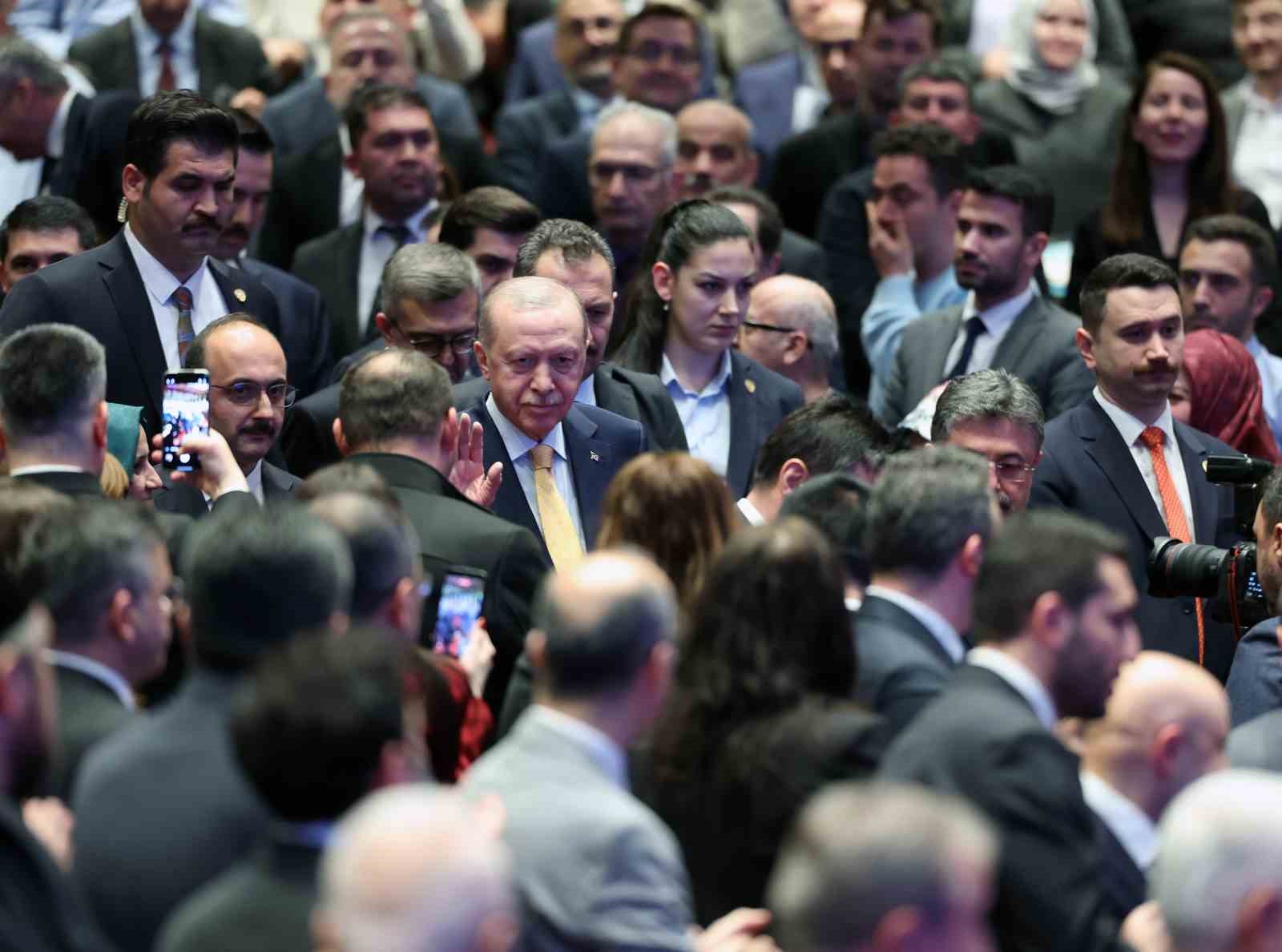 Cumhurbaşkanı Erdoğan: "Geçtiğimiz asırda petrol ve karbon yakıtlar için yapılan mücadele önümüzdeki dönemde su alanında yapılacaktır"

