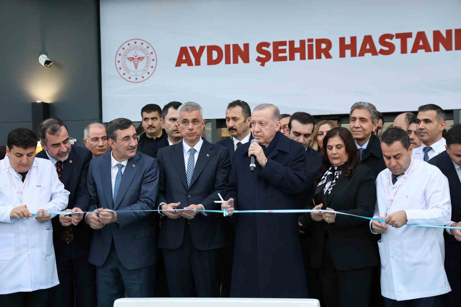Cumhurbaşkanı Erdoğan: "Her açıdan gurur verici bir şifa merkezini Aydın’ımıza kazandırıyoruz"
Cumhurbaşkanı Erdoğan: "Her açıdan gurur verici bir şifa merkezini Aydın’ımıza kazandırıyoruz"