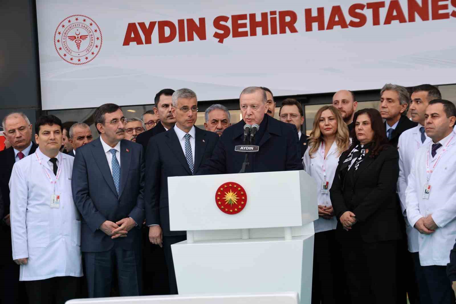 Cumhurbaşkanı Erdoğan: "Her açıdan gurur verici bir şifa merkezini Aydın’ımıza kazandırıyoruz"
Cumhurbaşkanı Erdoğan: "Her açıdan gurur verici bir şifa merkezini Aydın’ımıza kazandırıyoruz"