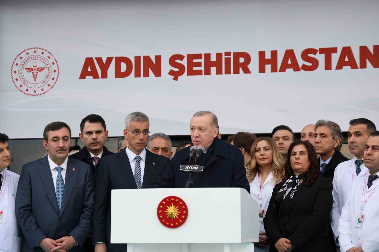 Cumhurbaşkanı Erdoğan: "Her açıdan gurur verici bir şifa merkezini Aydın’ımıza kazandırıyoruz"
Cumhurbaşkanı Erdoğan: "Her açıdan gurur verici bir şifa merkezini Aydın’ımıza kazandırıyoruz"
