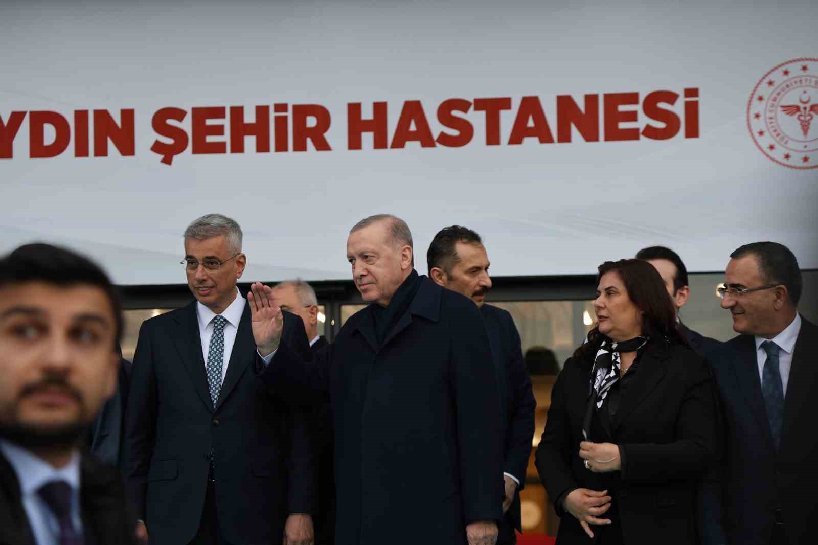 Cumhurbaşkanı Erdoğan: "Her açıdan gurur verici bir şifa merkezini Aydın’ımıza kazandırıyoruz"
Cumhurbaşkanı Erdoğan: "Her açıdan gurur verici bir şifa merkezini Aydın’ımıza kazandırıyoruz"