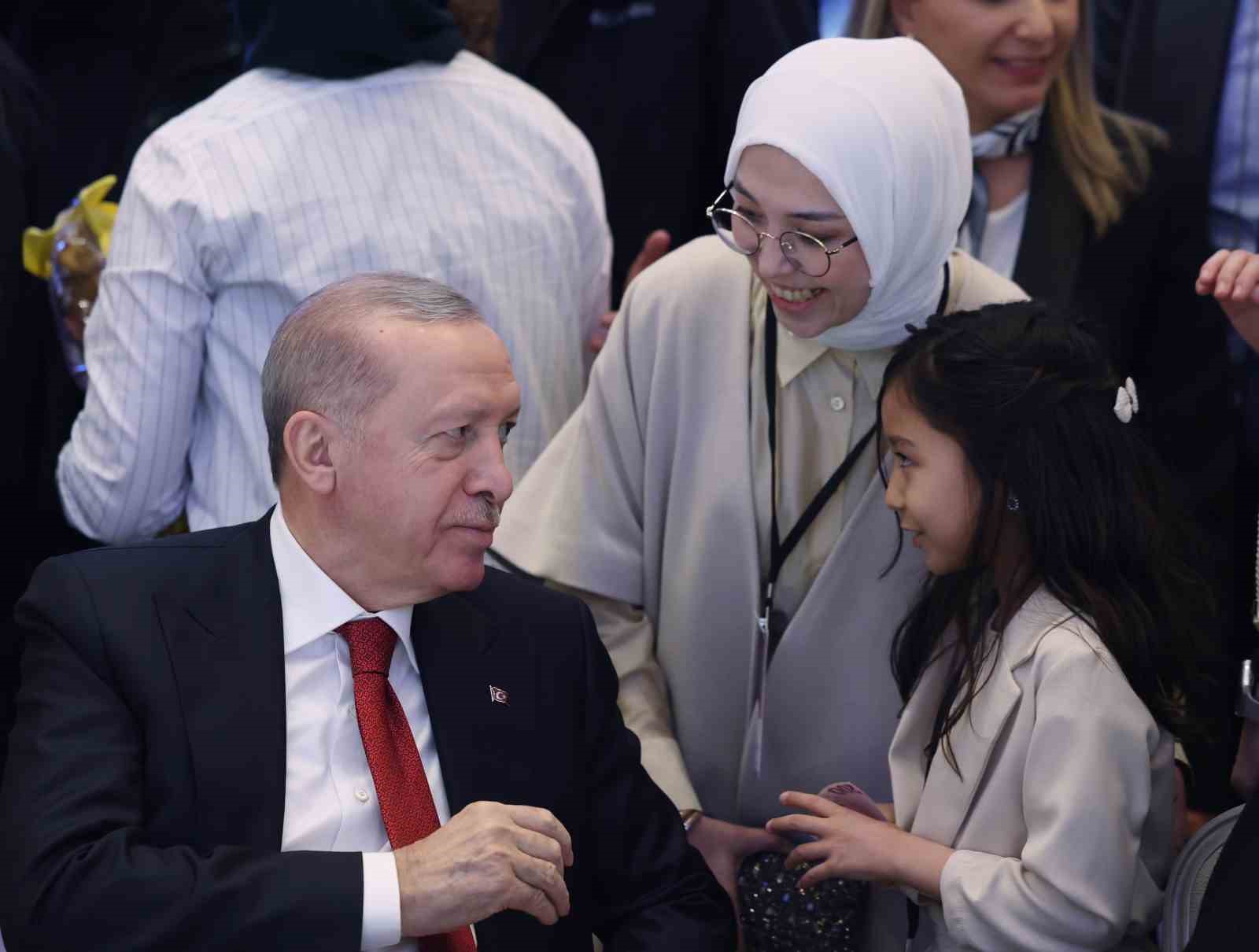Cumhurbaşkanı Erdoğan: "Her kim, kadına ve çocuğa şiddet uyguluyorsa, zulmediyorsa insanlıktan nasibini almamış demektir"
