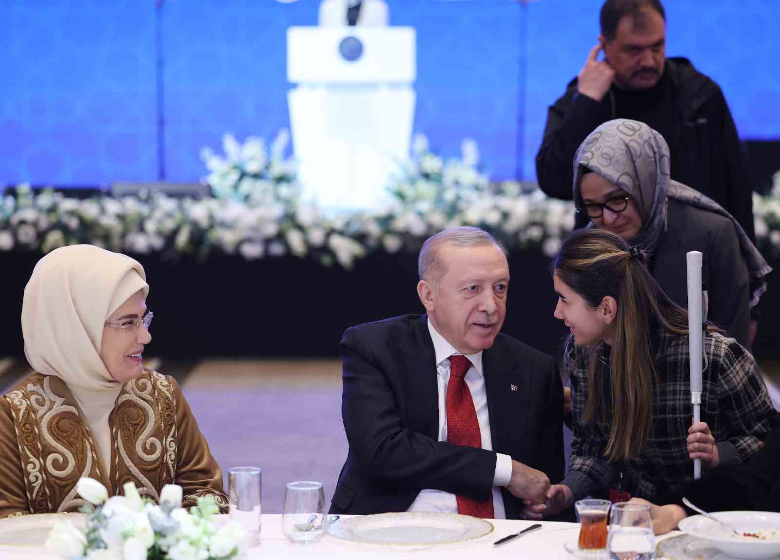 Cumhurbaşkanı Erdoğan: "Her kim, kadına ve çocuğa şiddet uyguluyorsa, zulmediyorsa insanlıktan nasibini almamış demektir"
