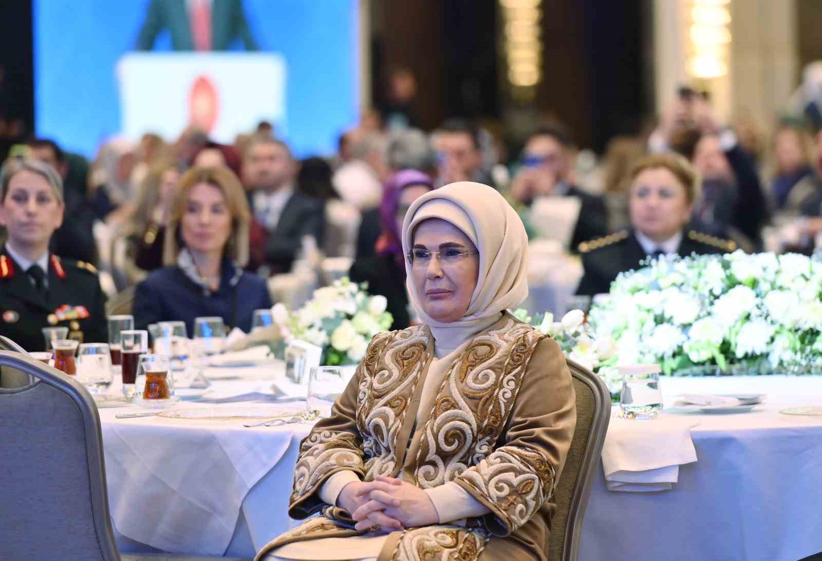 Cumhurbaşkanı Erdoğan: "Her kim, kadına ve çocuğa şiddet uyguluyorsa, zulmediyorsa insanlıktan nasibini almamış demektir"
