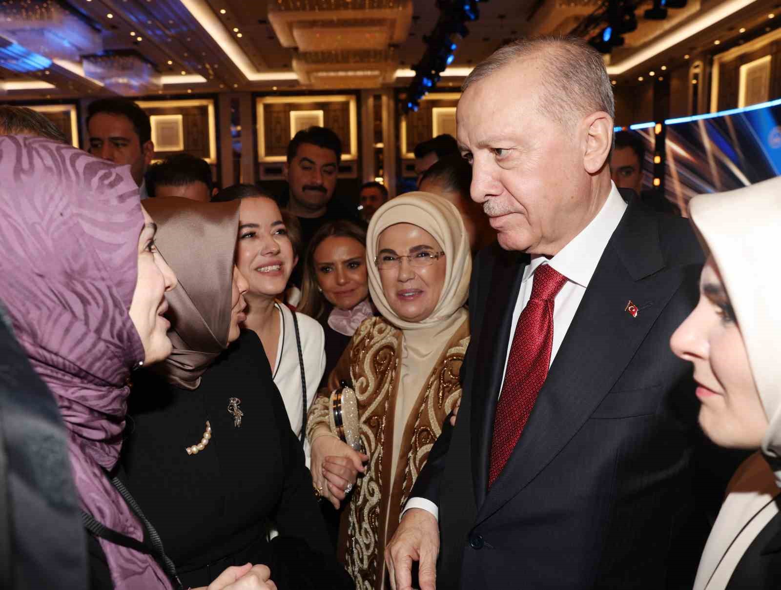 Cumhurbaşkanı Erdoğan: "Her kim, kadına ve çocuğa şiddet uyguluyorsa, zulmediyorsa insanlıktan nasibini almamış demektir"
