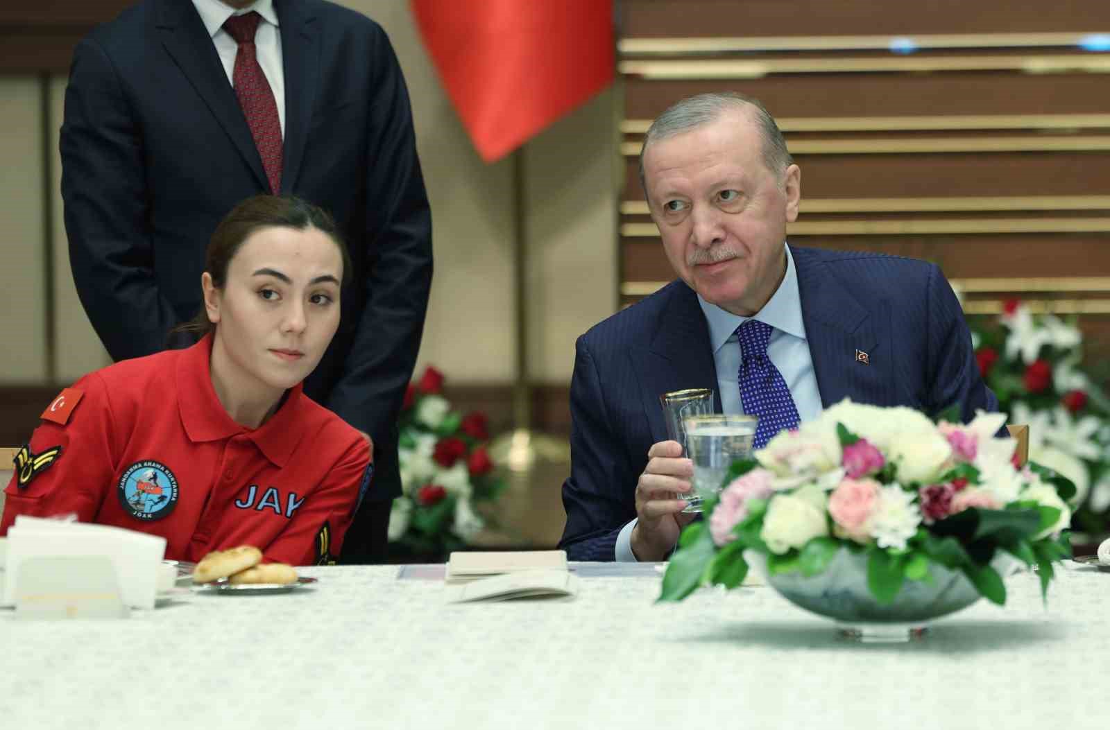 Cumhurbaşkanı Erdoğan: "Her oyunu bozacak, her komployu boşa çıkaracak hazırlığımız var"
