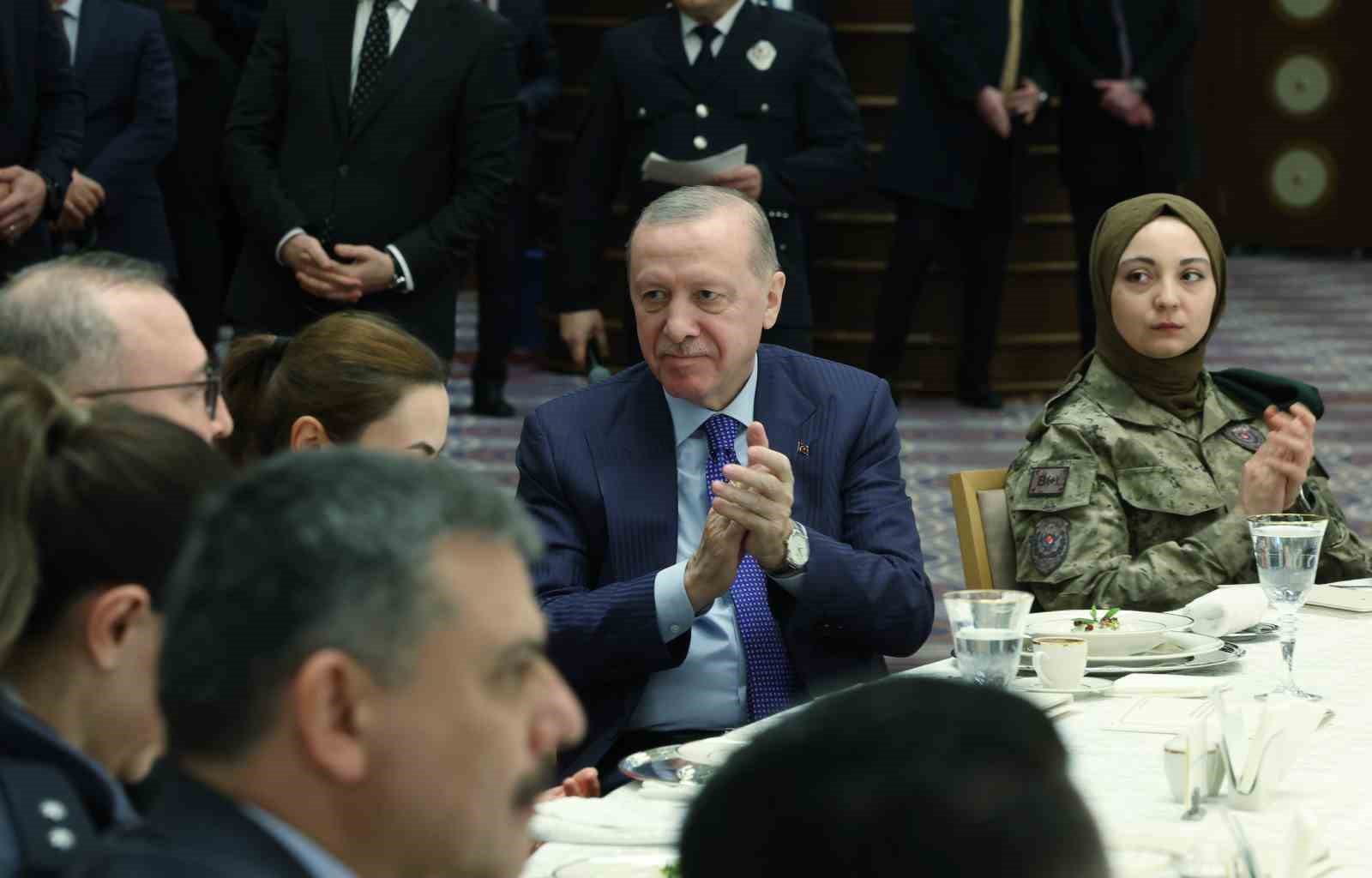 Cumhurbaşkanı Erdoğan: "Her oyunu bozacak, her komployu boşa çıkaracak hazırlığımız var"
