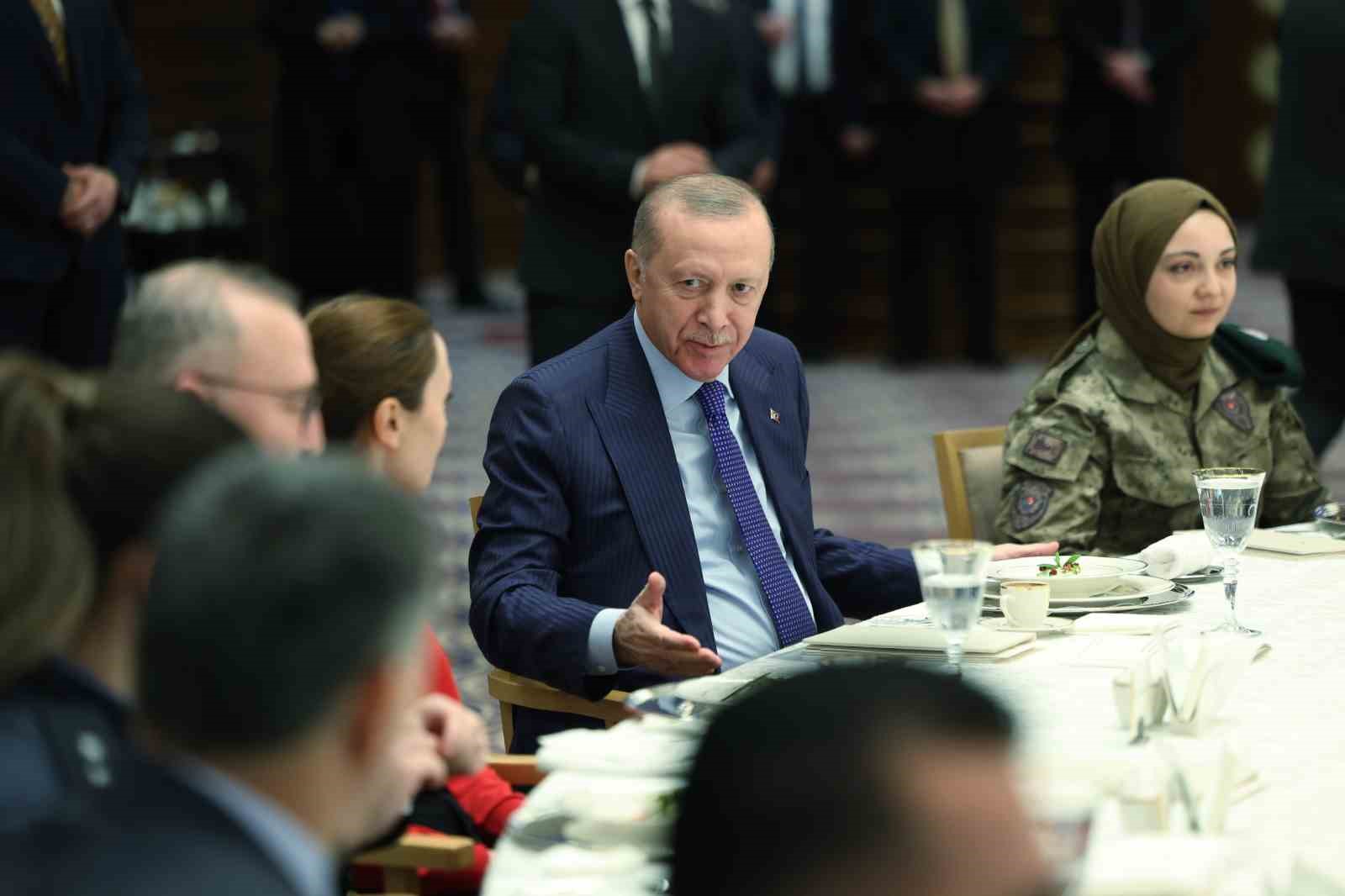 Cumhurbaşkanı Erdoğan: "Her oyunu bozacak, her komployu boşa çıkaracak hazırlığımız var"
