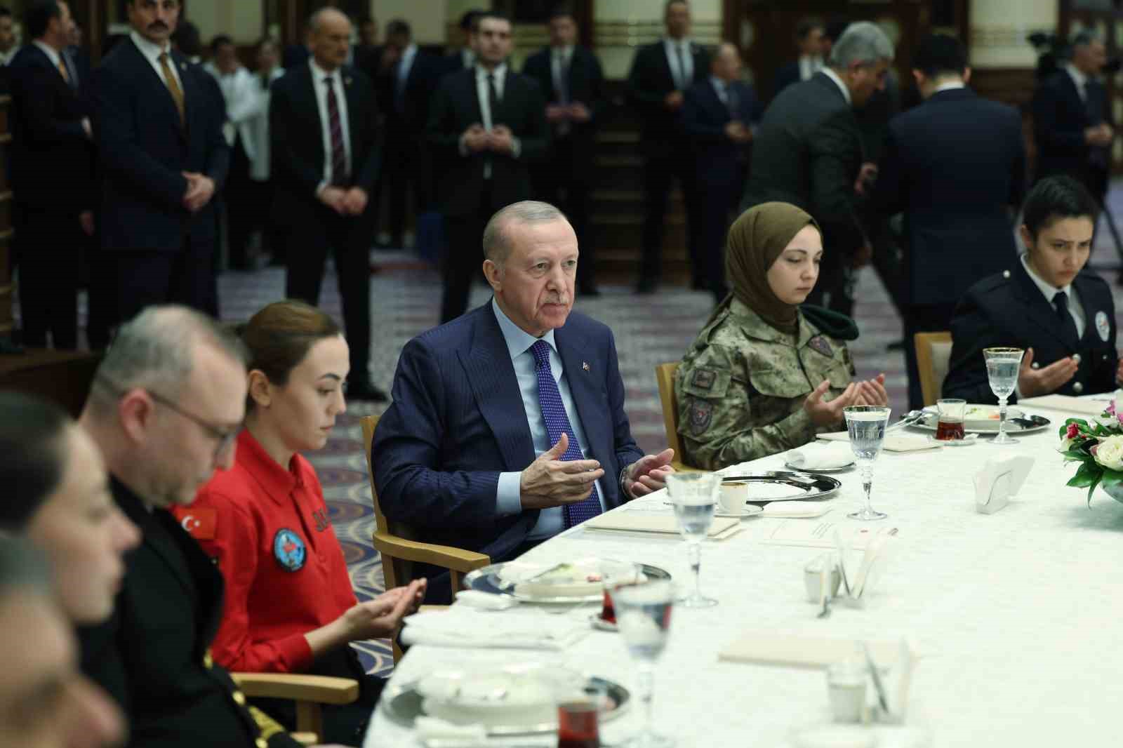 Cumhurbaşkanı Erdoğan: "Her oyunu bozacak, her komployu boşa çıkaracak hazırlığımız var"
